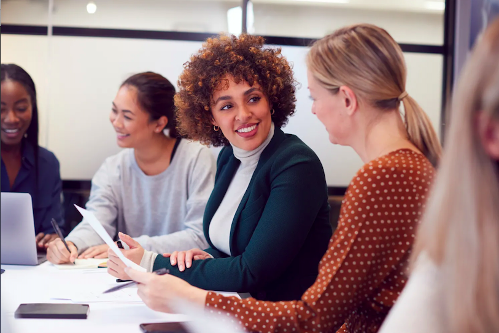 WTTC: Sector de viajes genera 9.3% de empleo femenino global