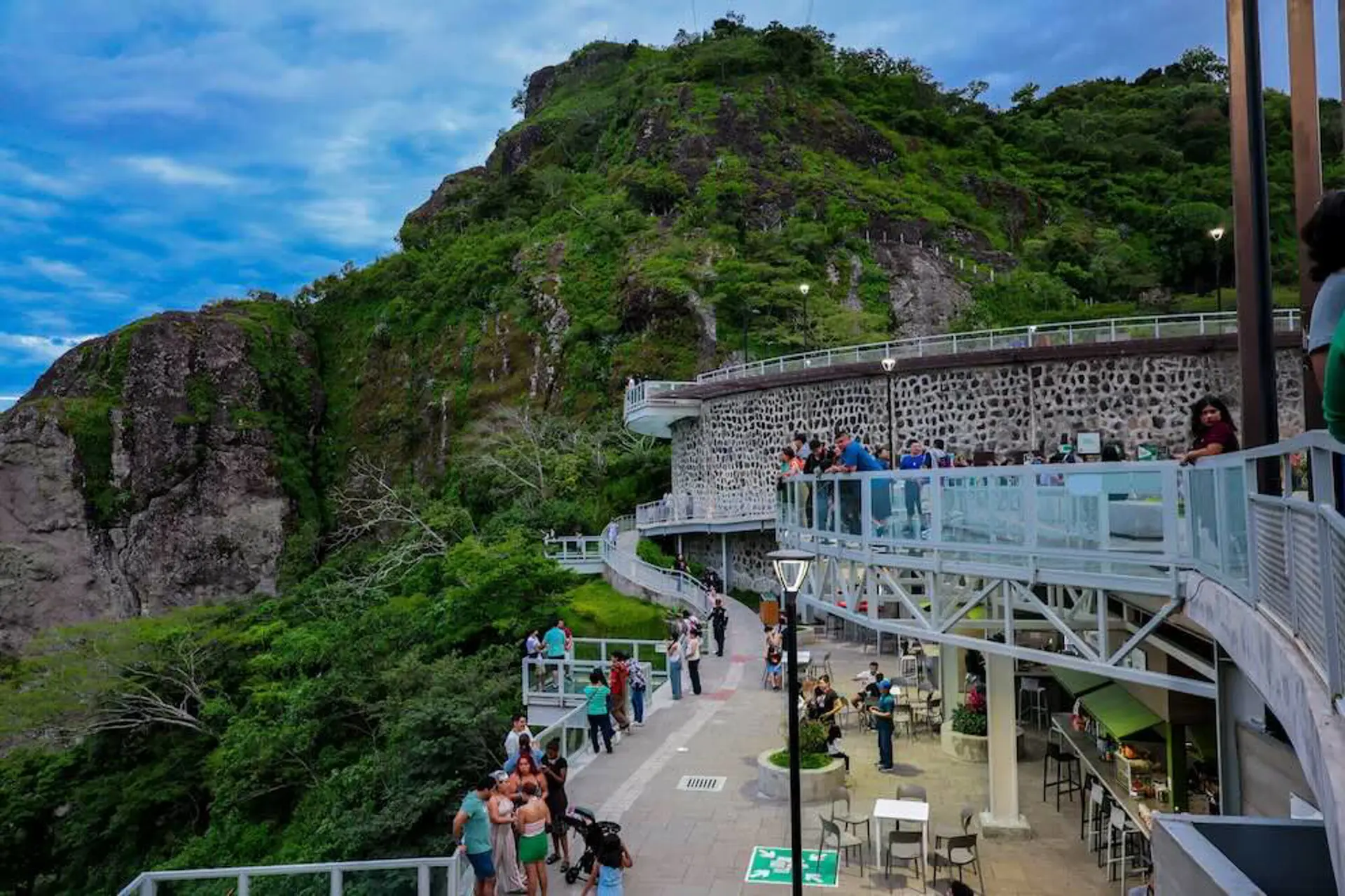 El Salvador proyecta recibir 4.2 millones de visitantes en 2026