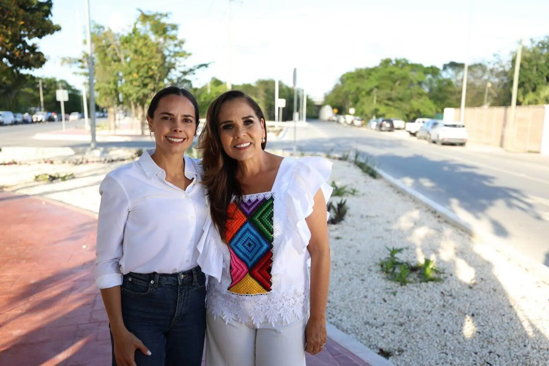 Inauguran Ana Paty y Maria Lezama  una  nueva entrada a Cancún 
