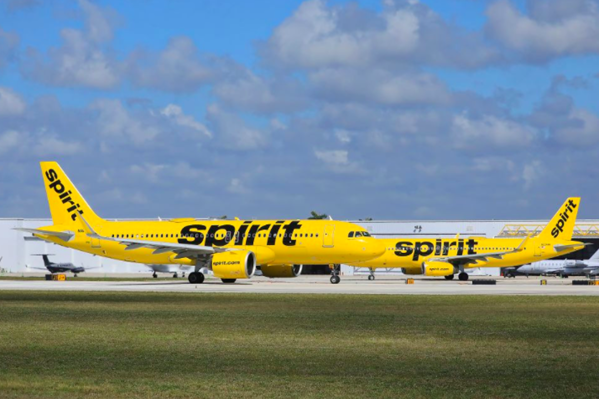 Spirit Airlines cesa operaciones por el alza del petroleo