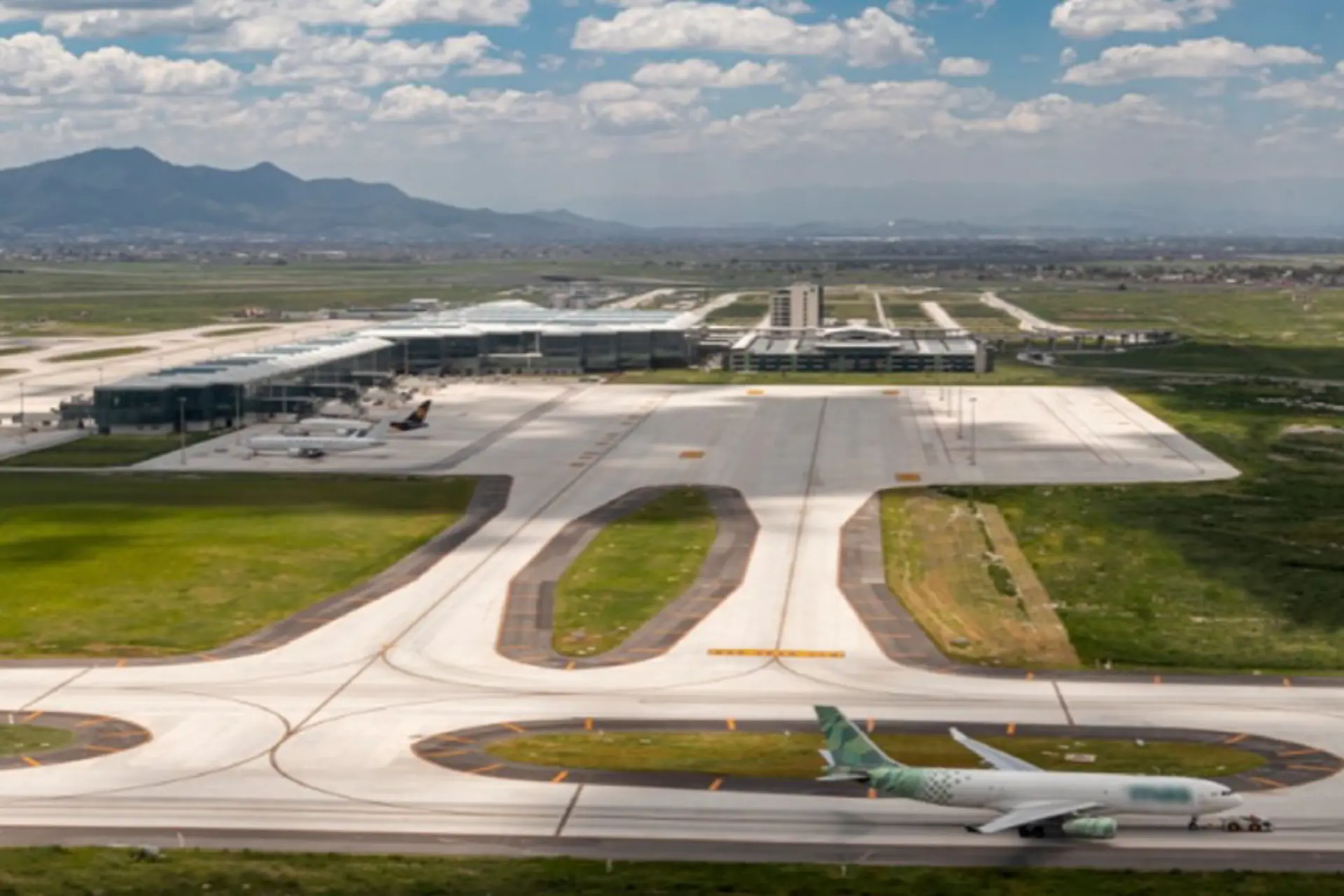 México y EEUU acuerdan fortalecer el transporte aéreo bilateral