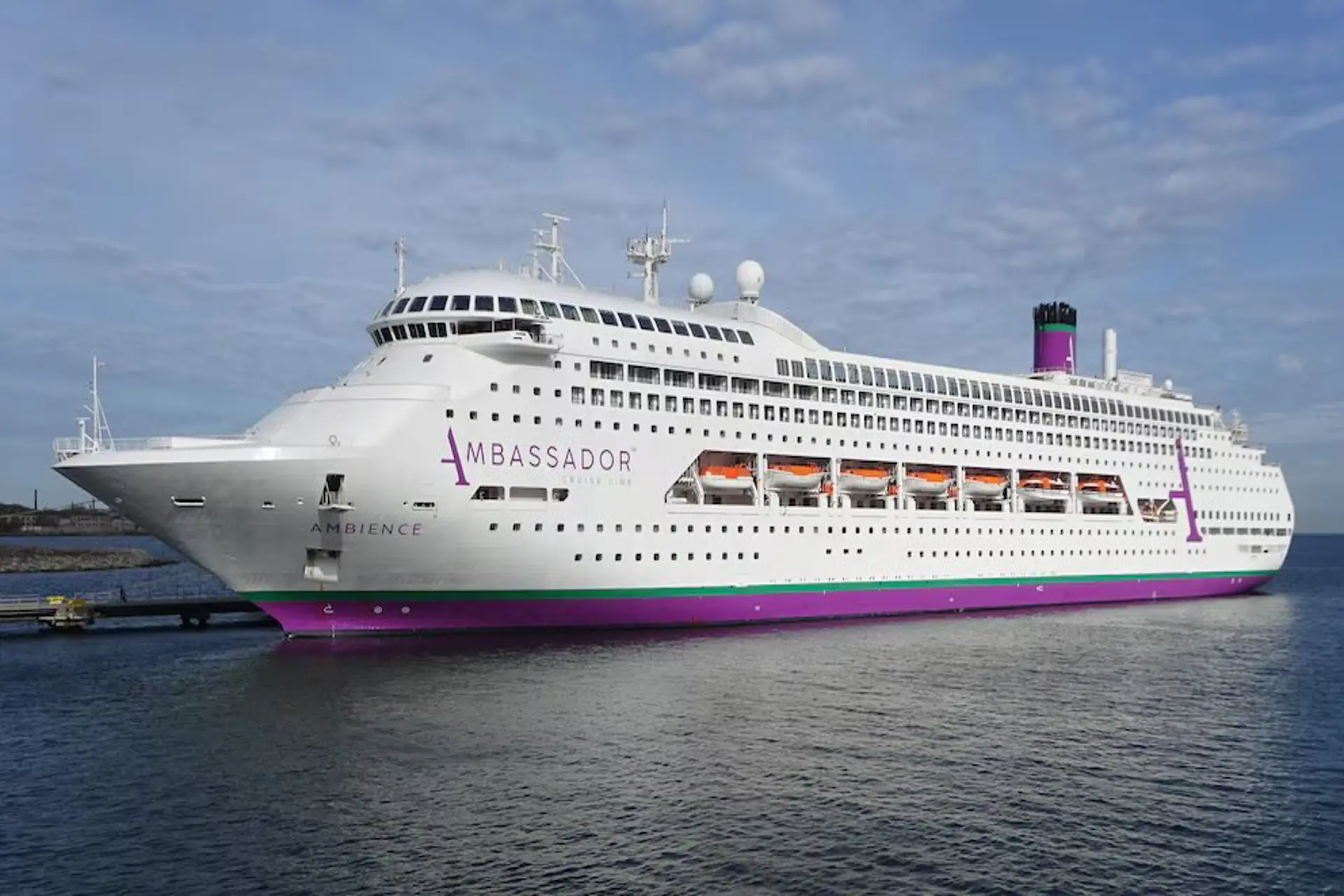 Más de 1.700 personas confinadas en un crucero en Burdeos por brote 