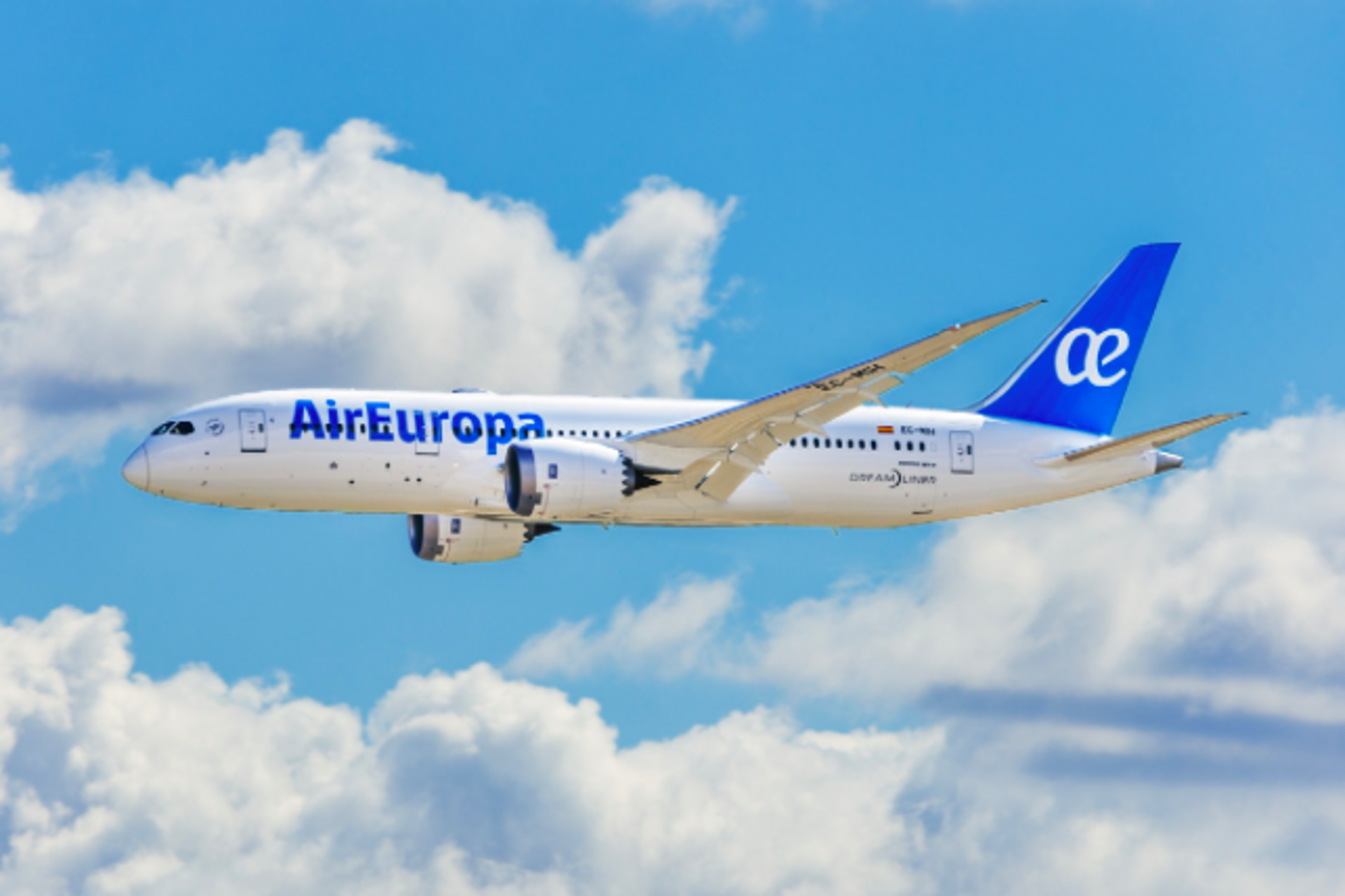 Air Europa permite comprar billetes y hacer el check-in por WhatsApp 