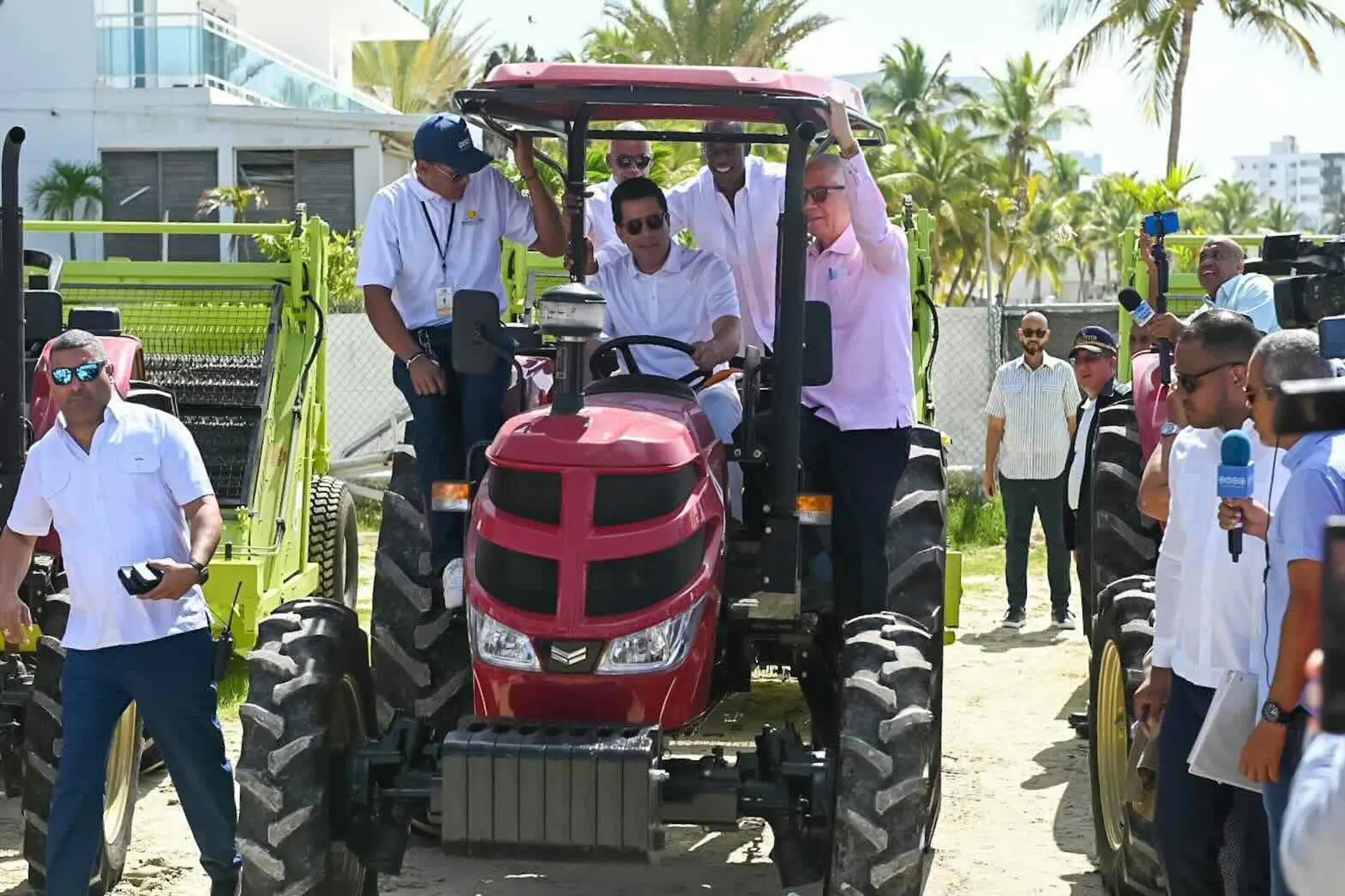 RD: Collado entrega 42 equipos a ayuntamientos con vocación turística 