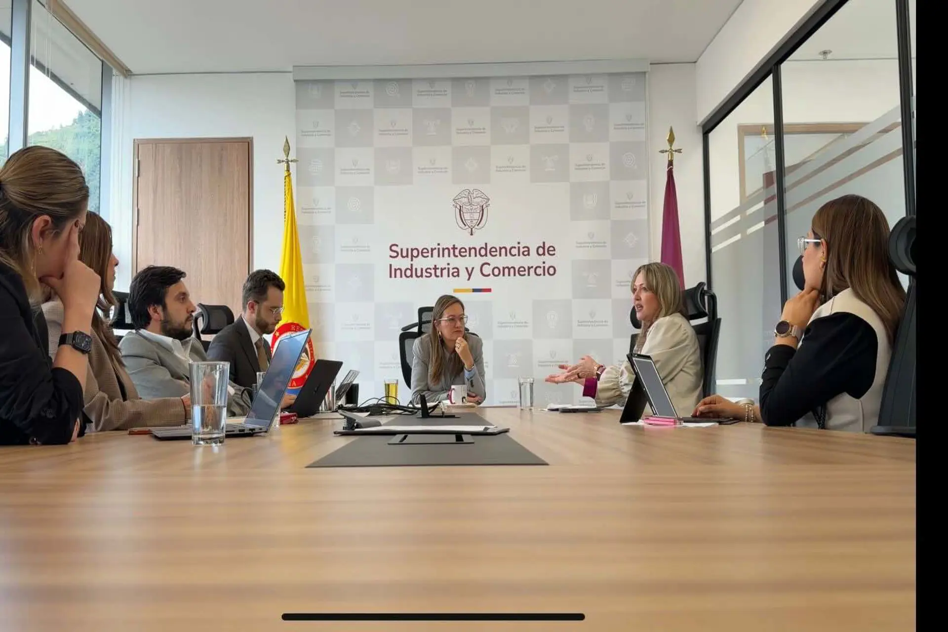 La SIC y ANATO fortalecen la articulación para proteger al turista