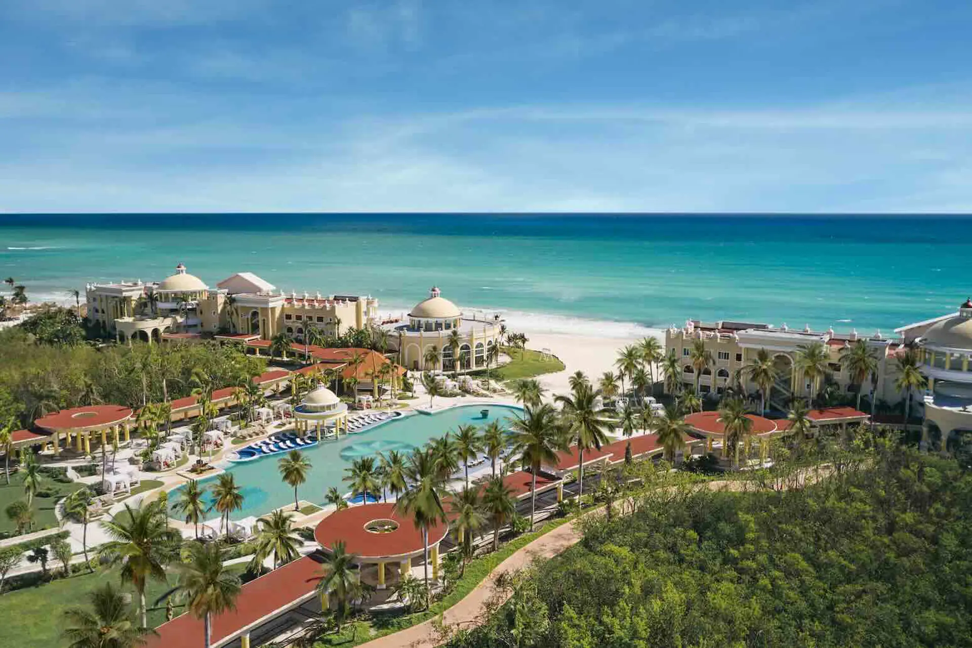 Iberostar Beachfront Resort: del estadio al mar, la mejor jugada 