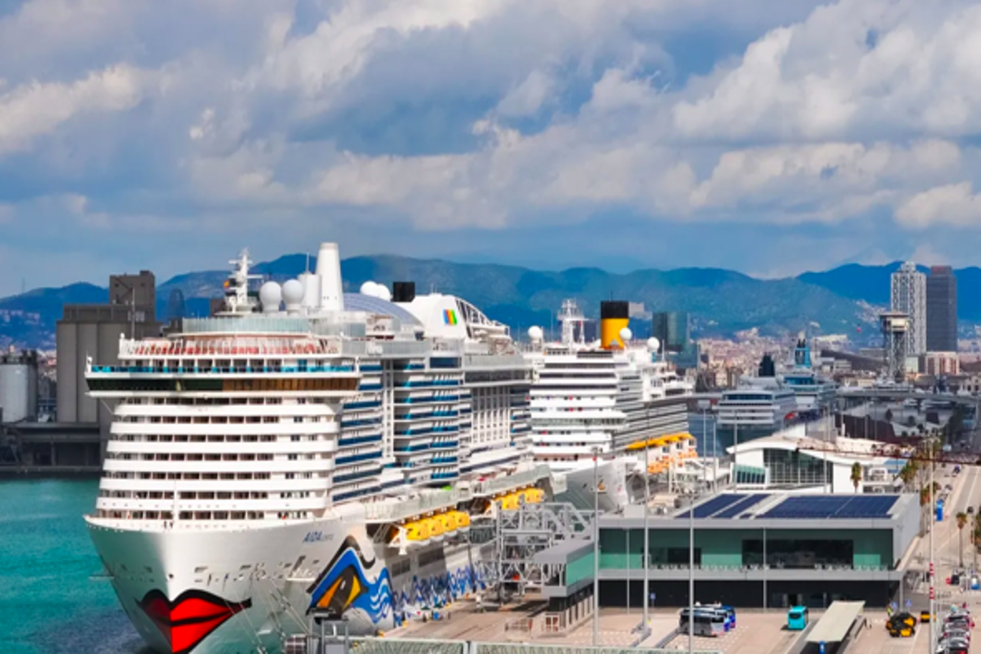 WTTC pide a Barcelona reconsiderar el aumento turístico a cruceristas