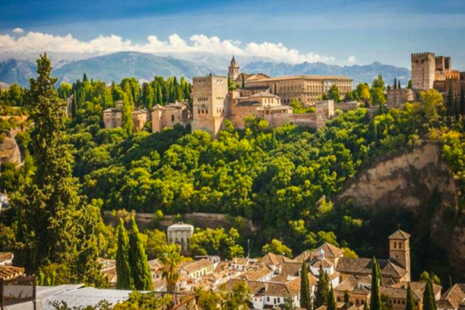Golpe para el turismo por el nuevo terremoto en Granada capital