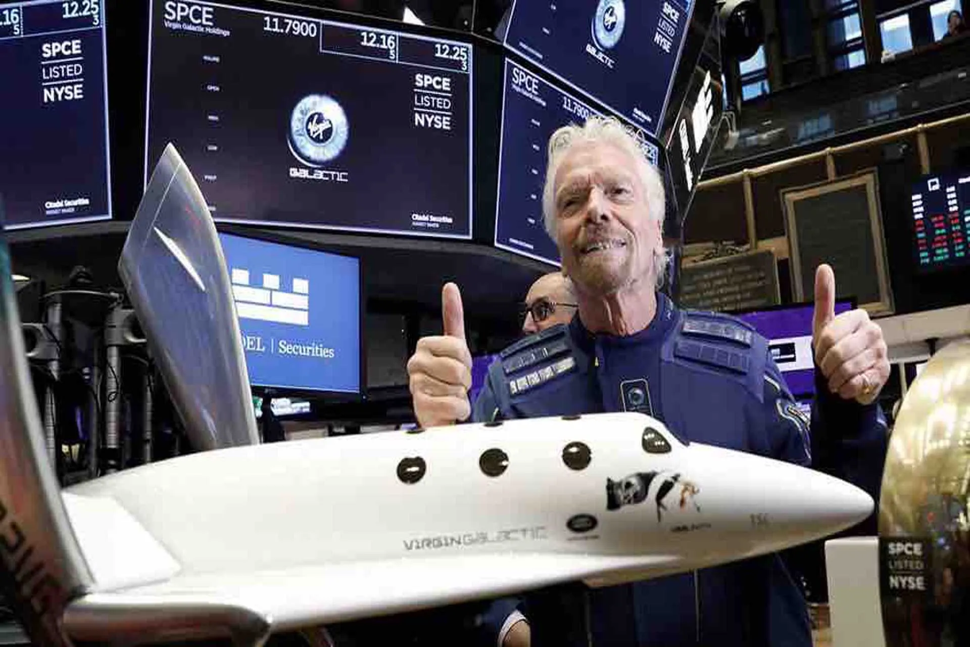 Virgin Galactic planea lanzar vuelos turísticos al espacio a diario