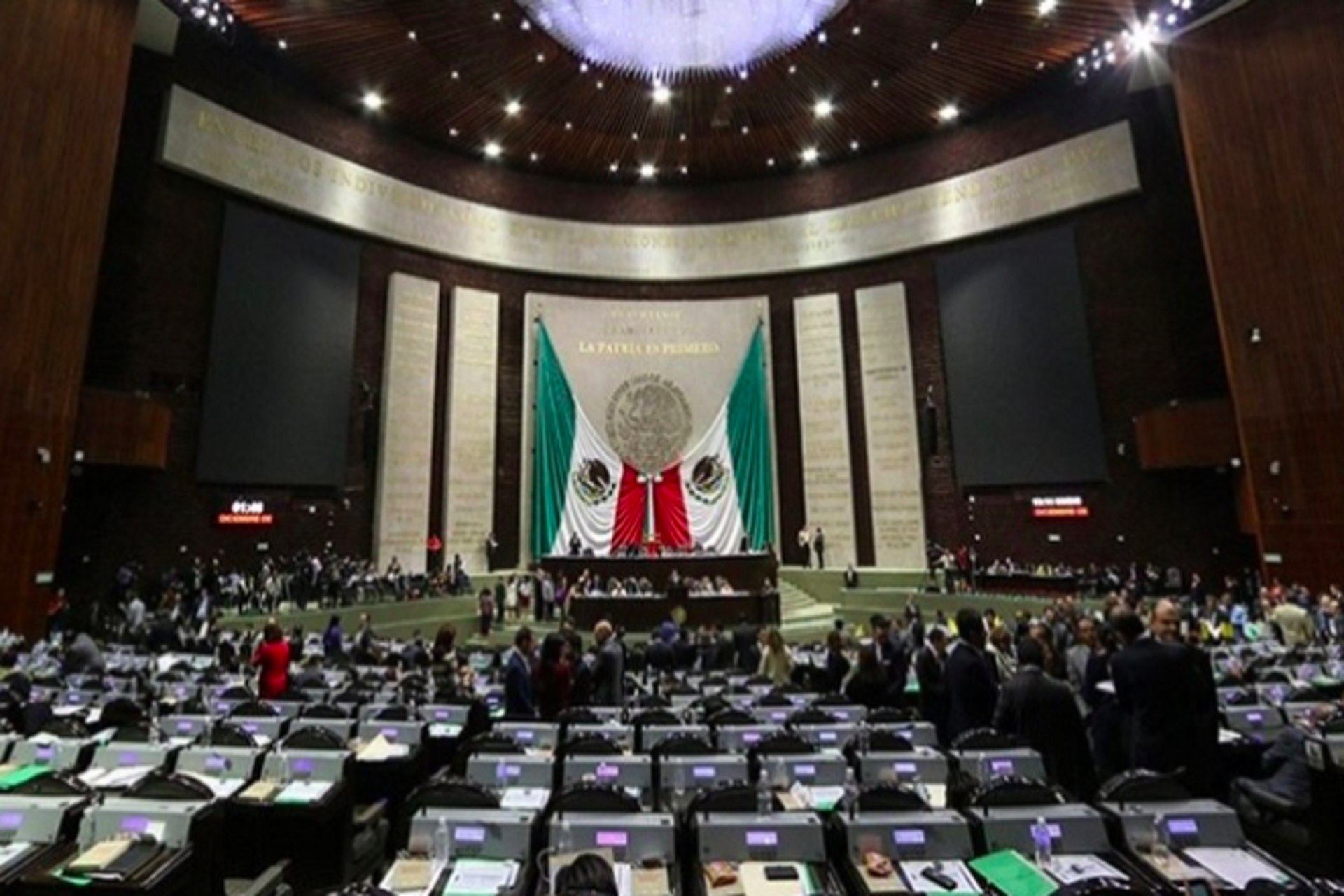 Gobierno pide suba de 18% en la cuota de entrada a turistas en México