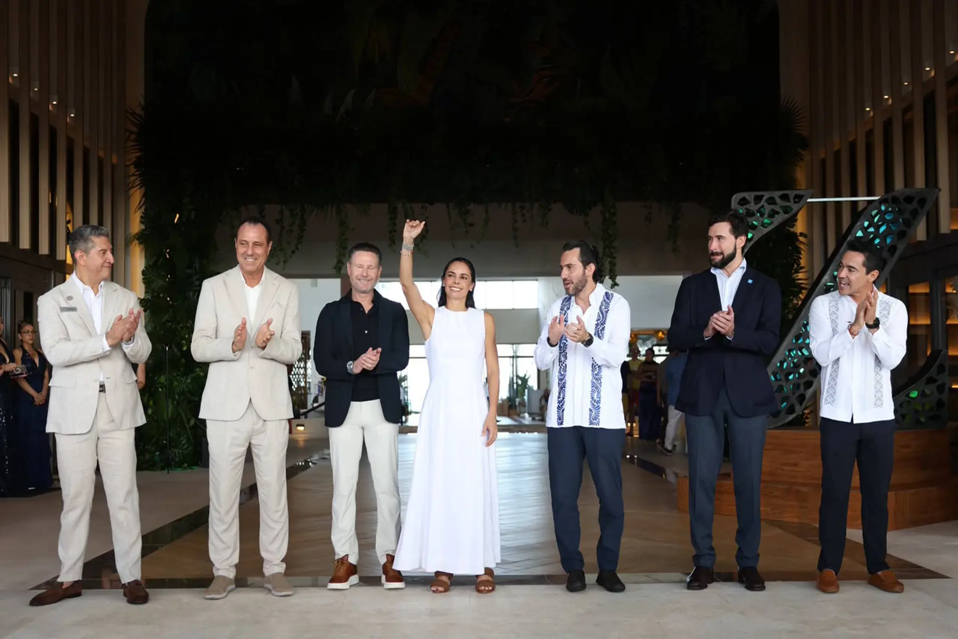 Respalda Ana Peralta  modernización hotelera en Cancún 
