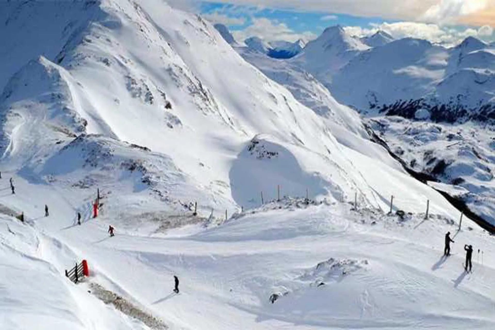 Llegó la nieve a Bariloche y se reactivan las pistas de esquí Llegó la nieve a Bariloche y se reactivan las pistas de esquí