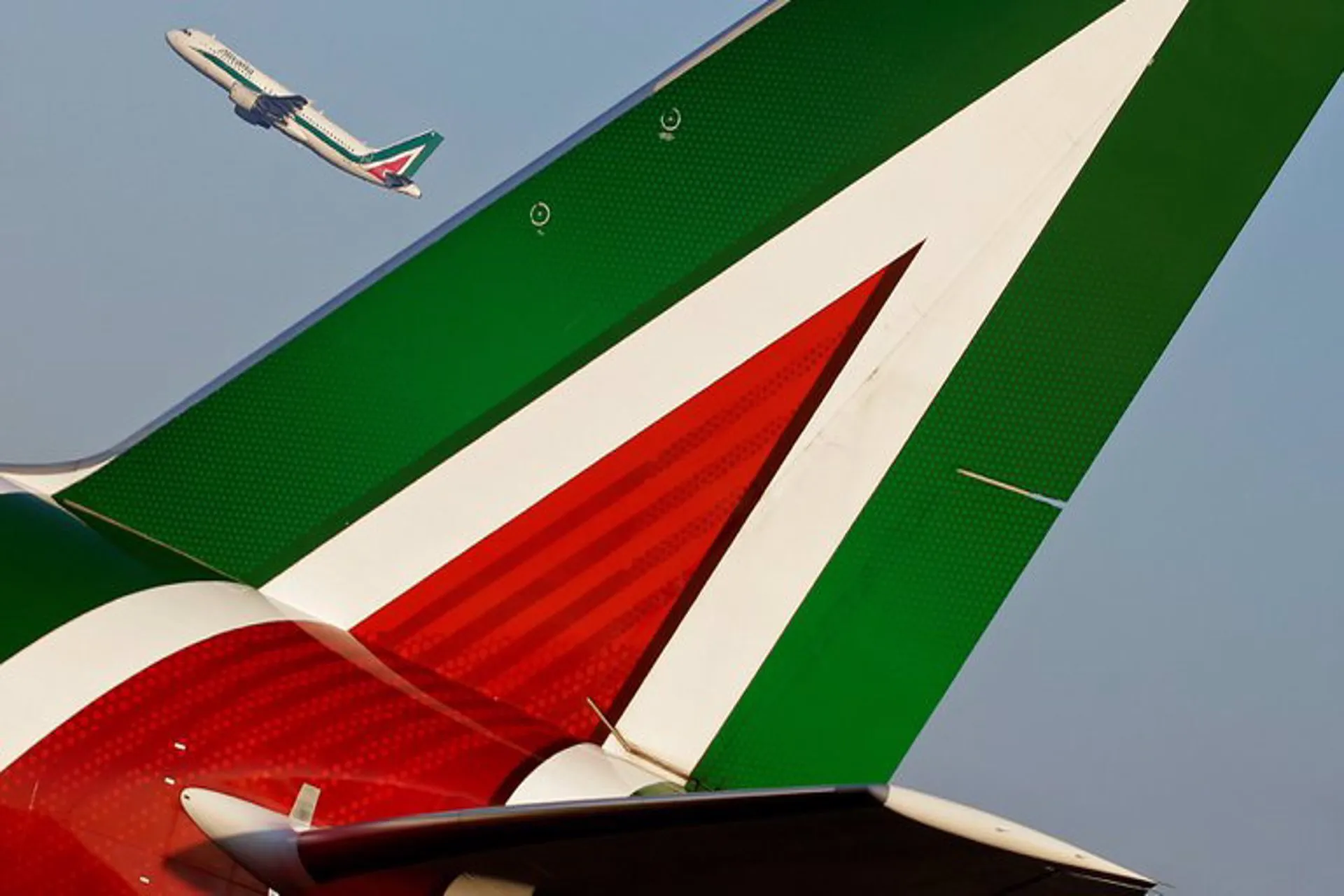 Alitalia oficializó que cancela todos sus vuelos desde el 15 de Octubre