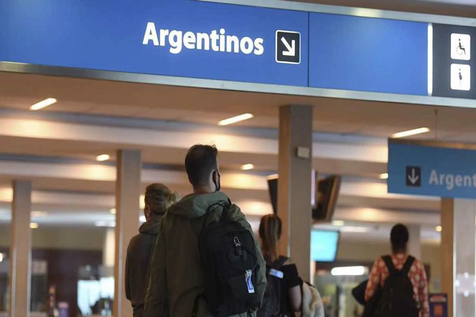 Esenciales viajando al exterior exceptuados de cuarentena Esenciales viajando al exterior exceptuados de cuarentena
