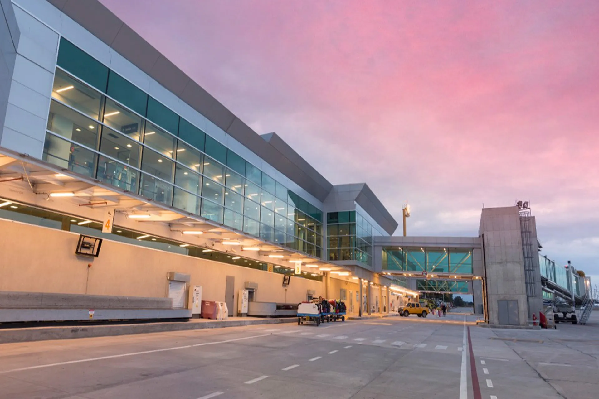 Argentina habilitaría más aeropuertos para poder volar