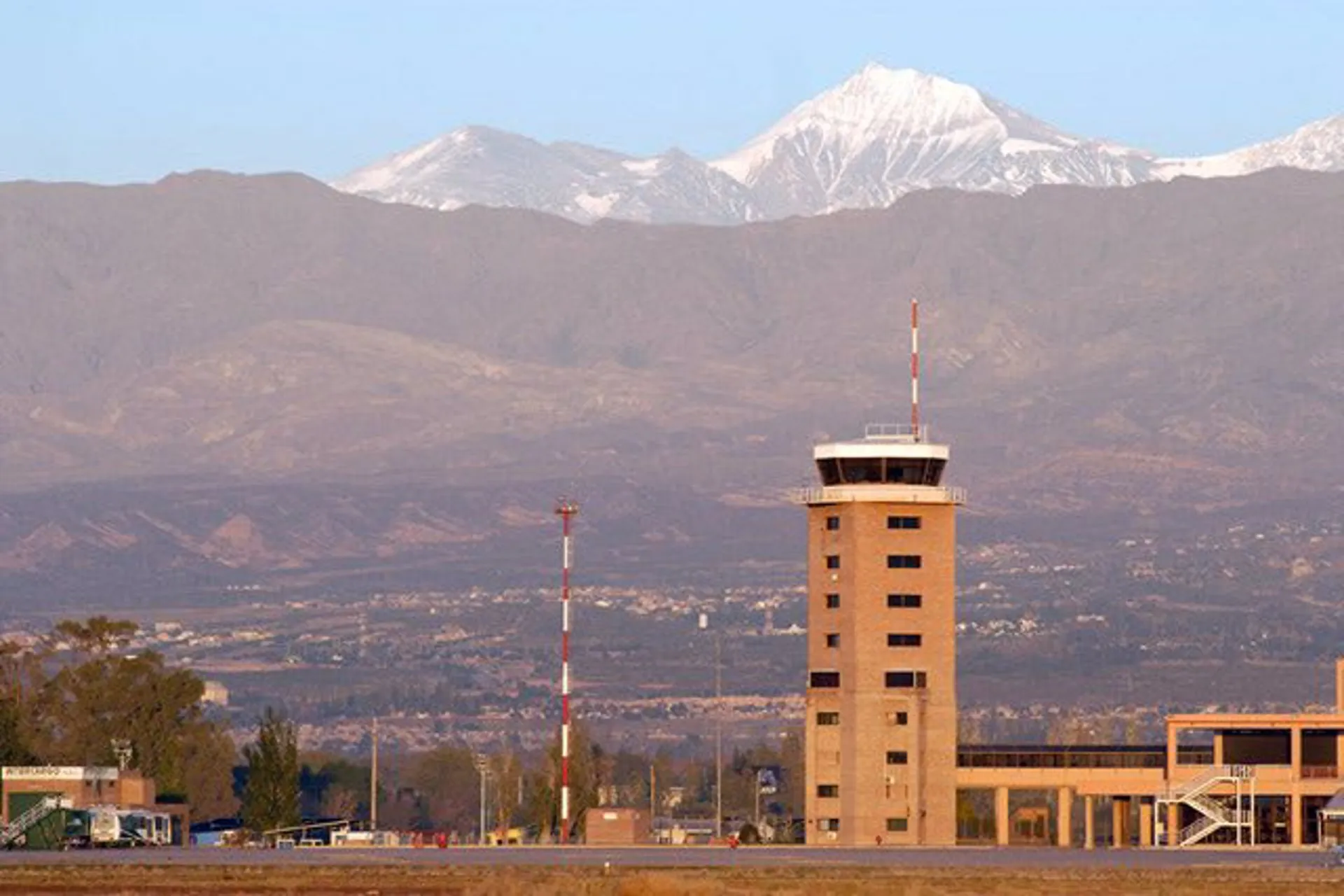 Argentina flexibilizará los ingresos habilitando Aeropuerto de Mendoza