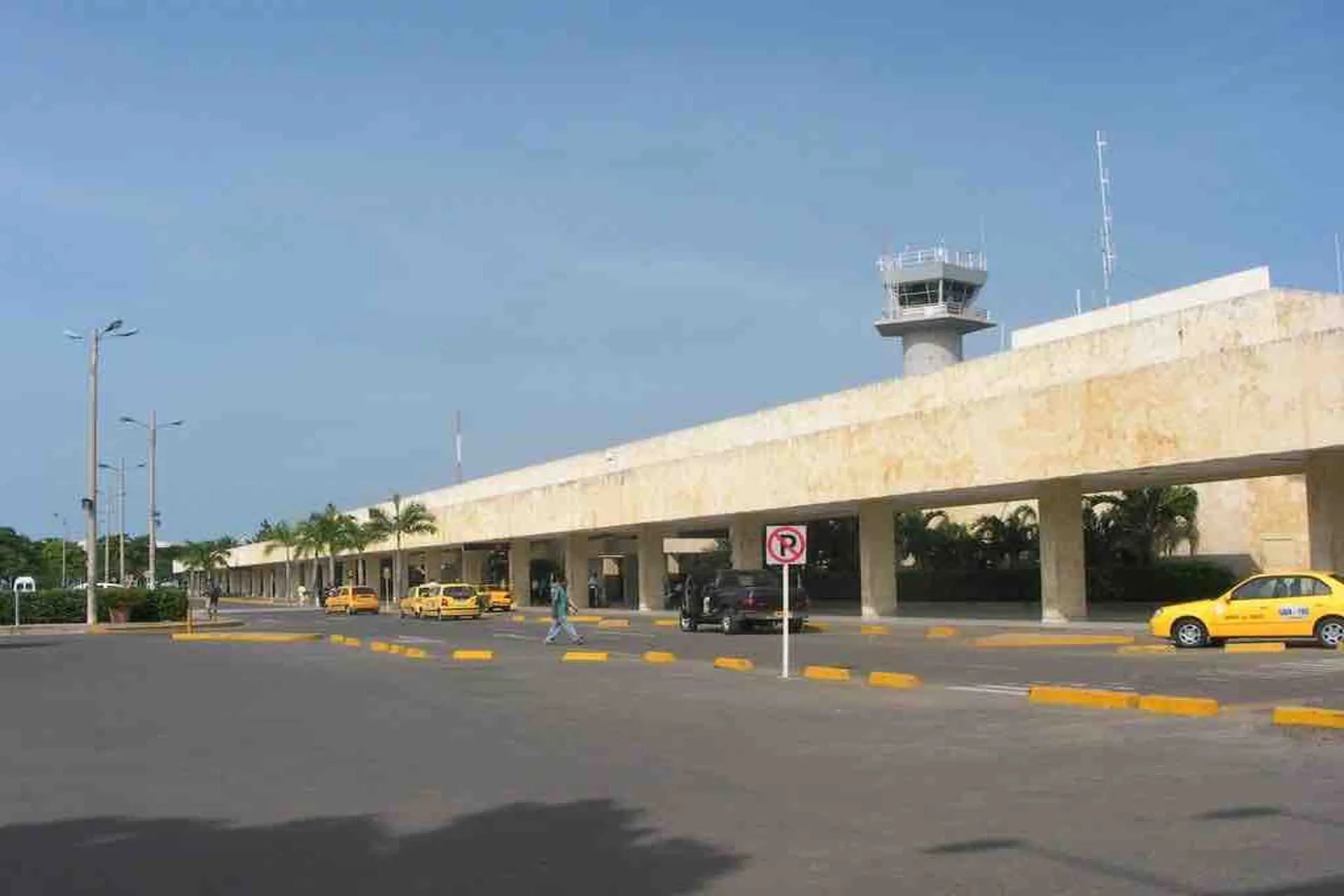 Aeropuerto de Cartagena espera reducir las tarifas aeroportuarias 