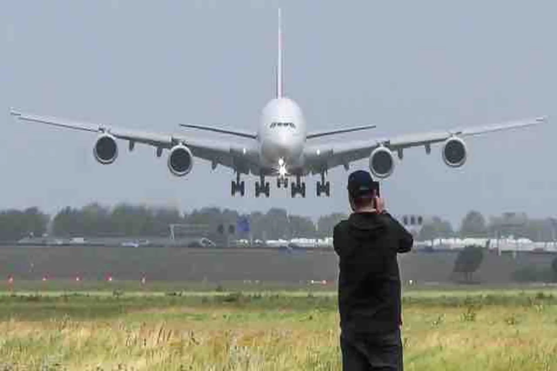 Colombia recupera el 62% de su conectividad aérea internacional