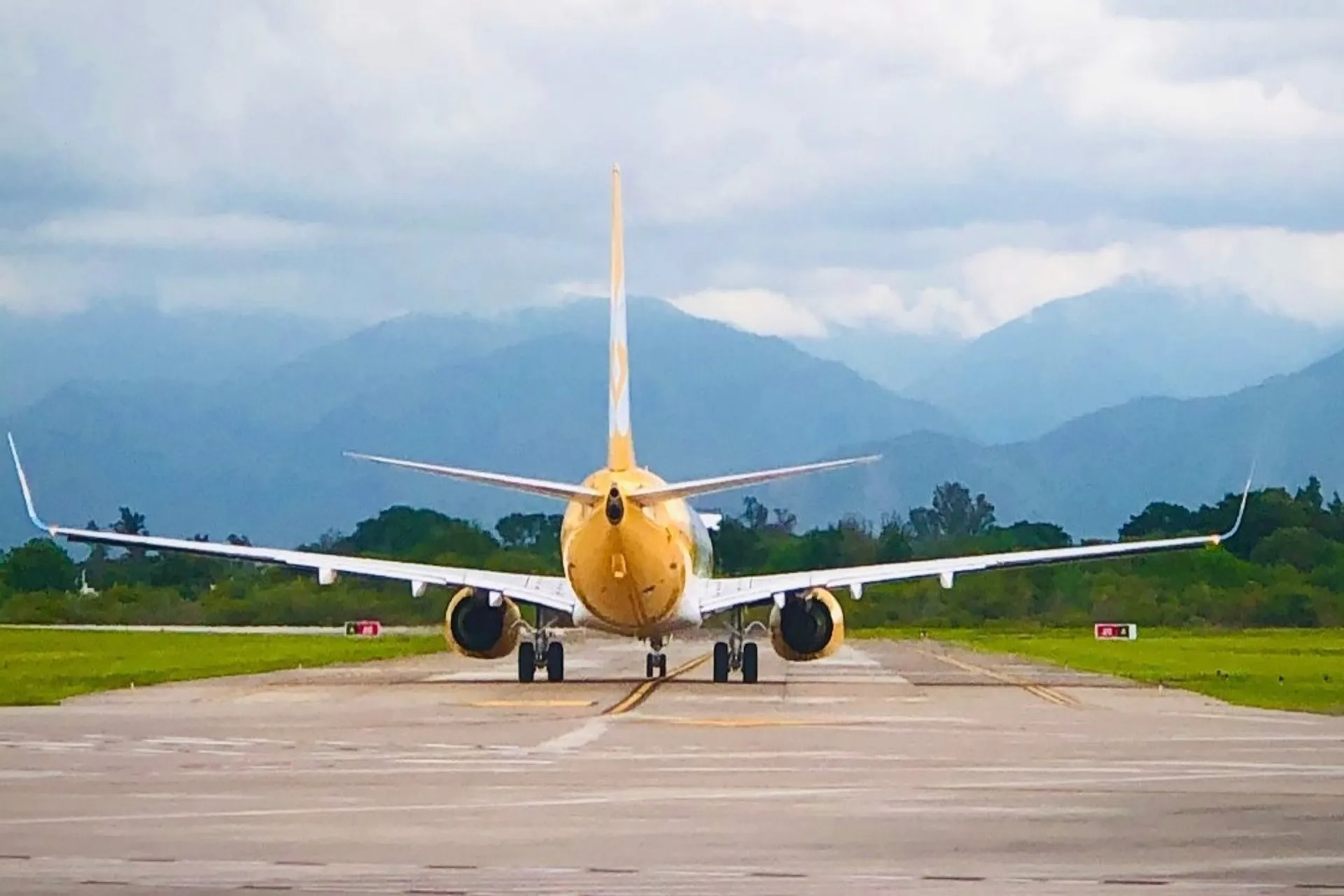 JetSmart y Flybondi comenzarán a volar a Uruguay esta temporada