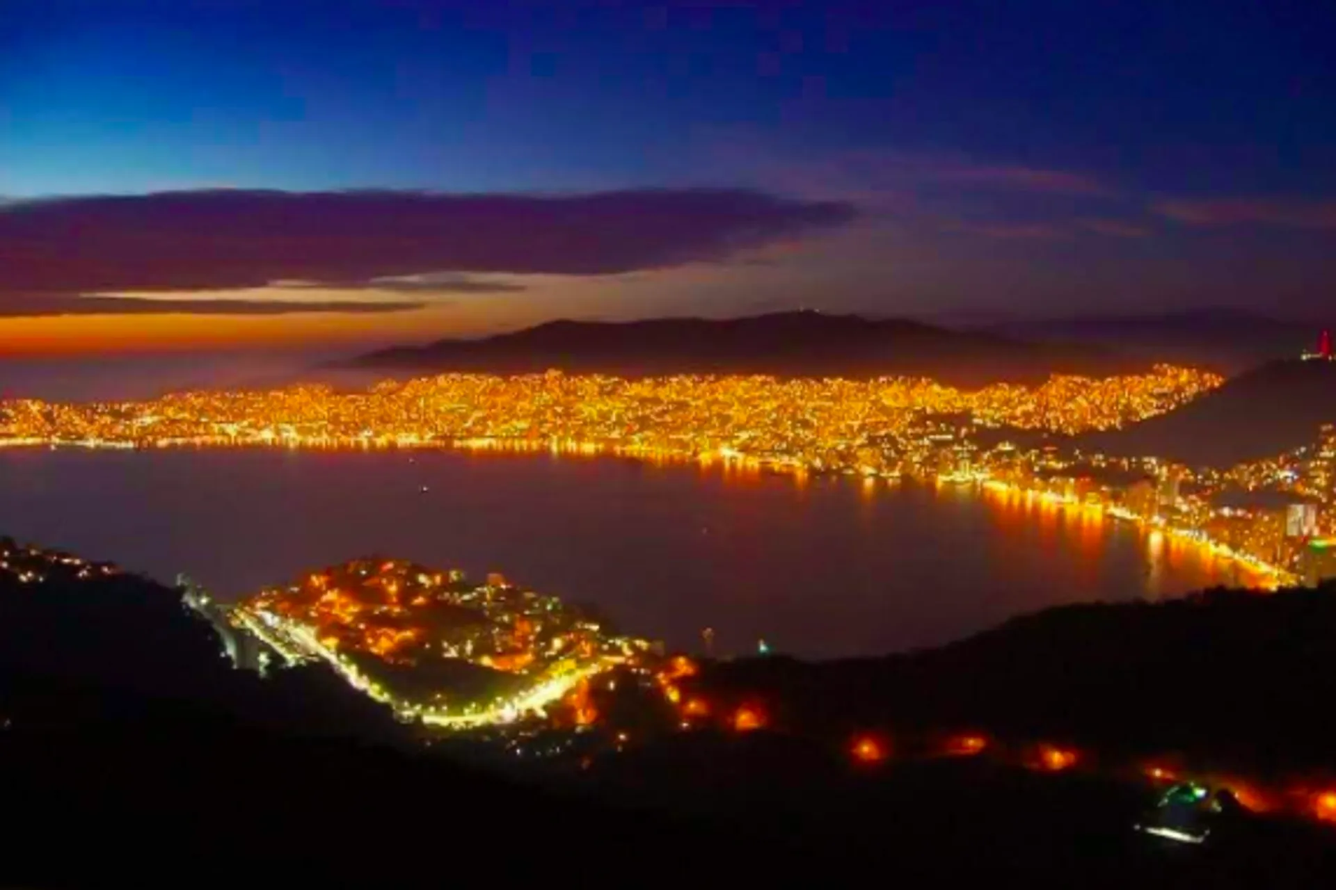 La bella Acapulco se mueve y vuelve la vida nocturna