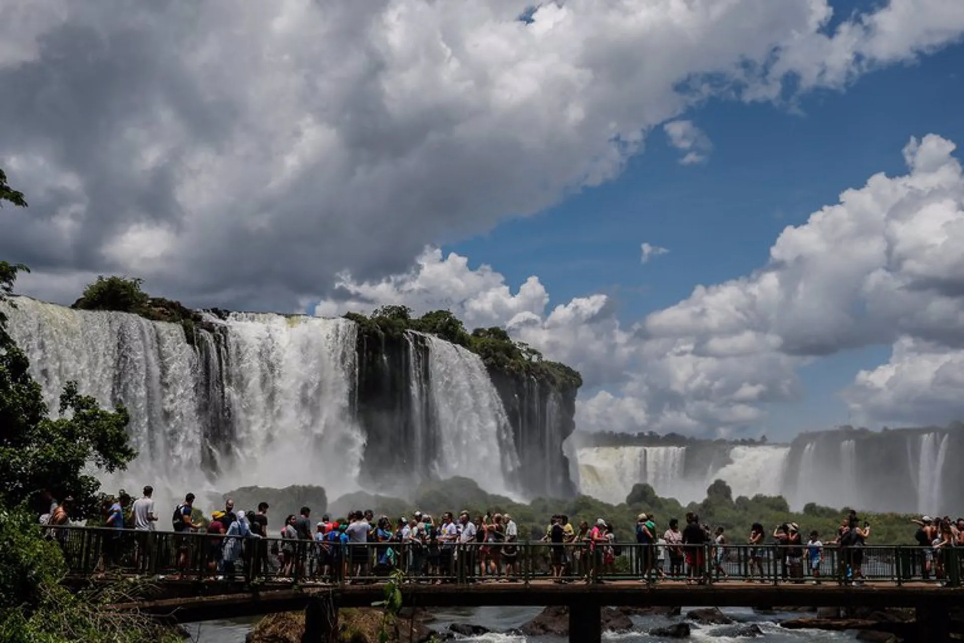 En Argentina el fin de semana largo movilizó a 3.550.000 turistas