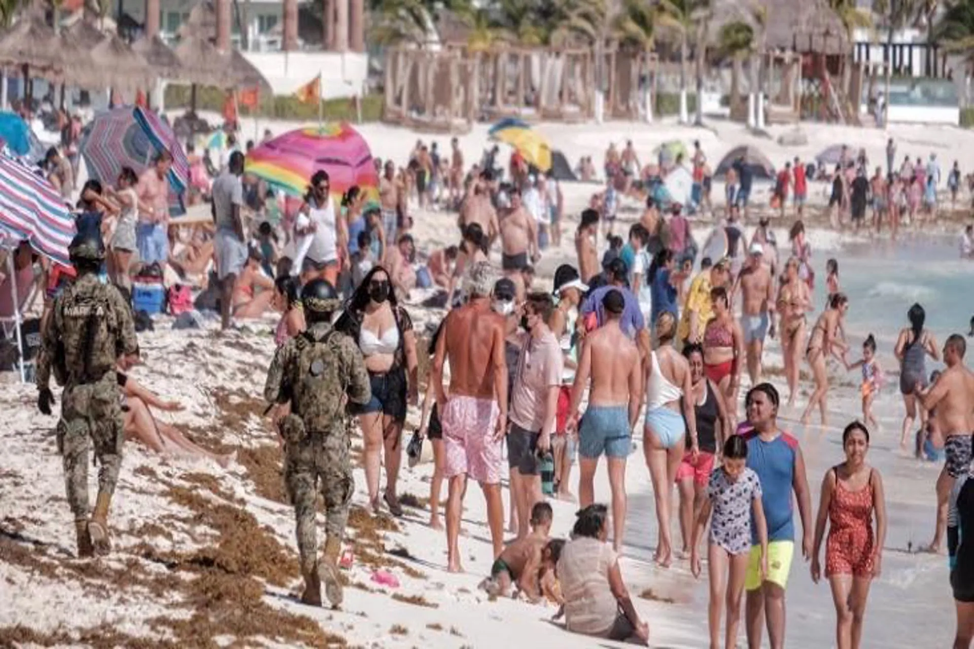 Los destinos turísticos empujan la nueva ola Covid en México