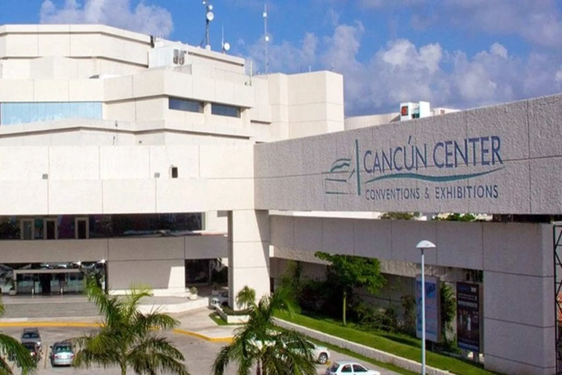 Reanudan en Caribe mexicano, convenciones, con restricciones