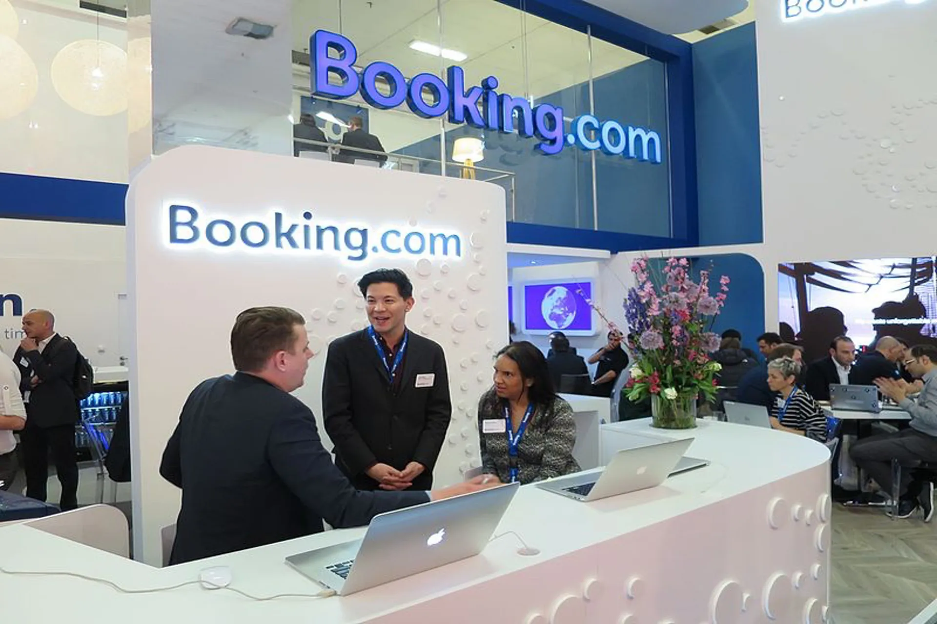 Booking se reorganiza y transfiere casi 3 mil puestos de trabajo Booking se reorganiza y transfiere casi 3 mil puestos de trabajo