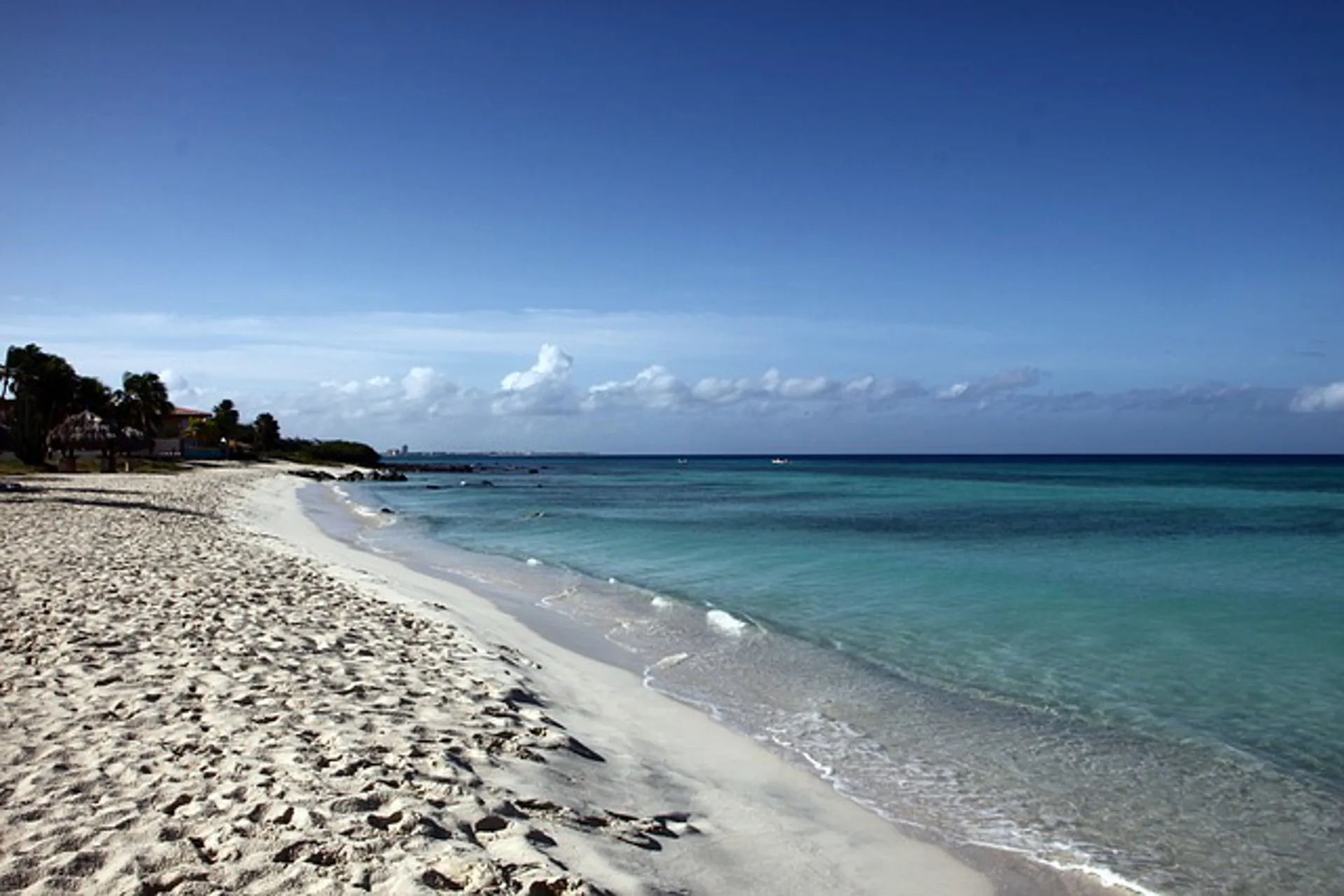 Aruba elimina las restricciones y vuelve a la normalidad