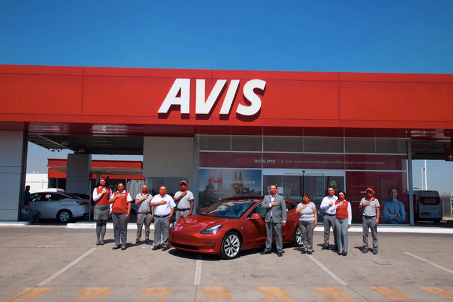 AVIS es la 1er rentadora con autos eléctricos Tesla en Latinoamérica