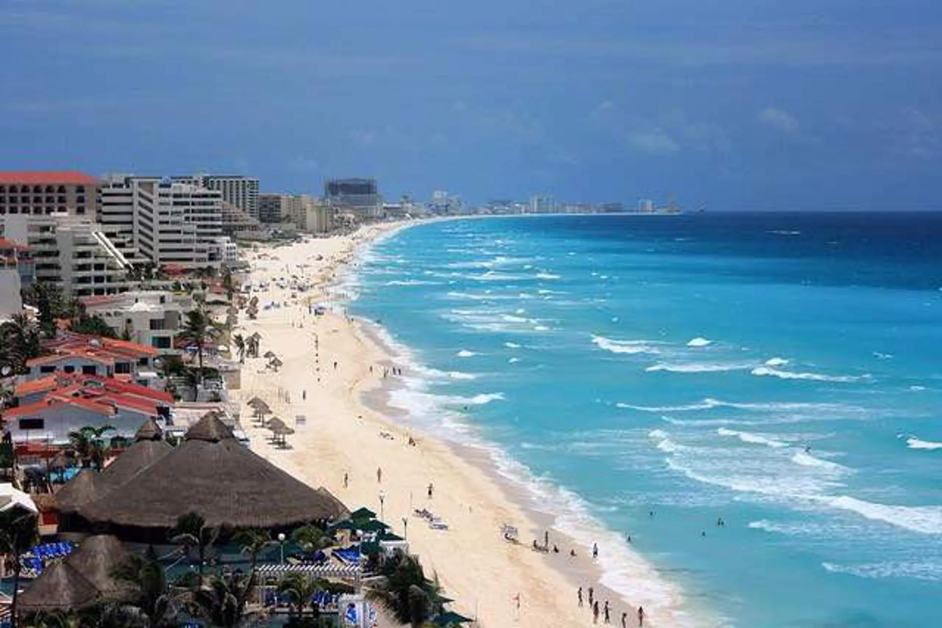 ¿De qué países de Europa llegan más turistas a las playas de Cancún?