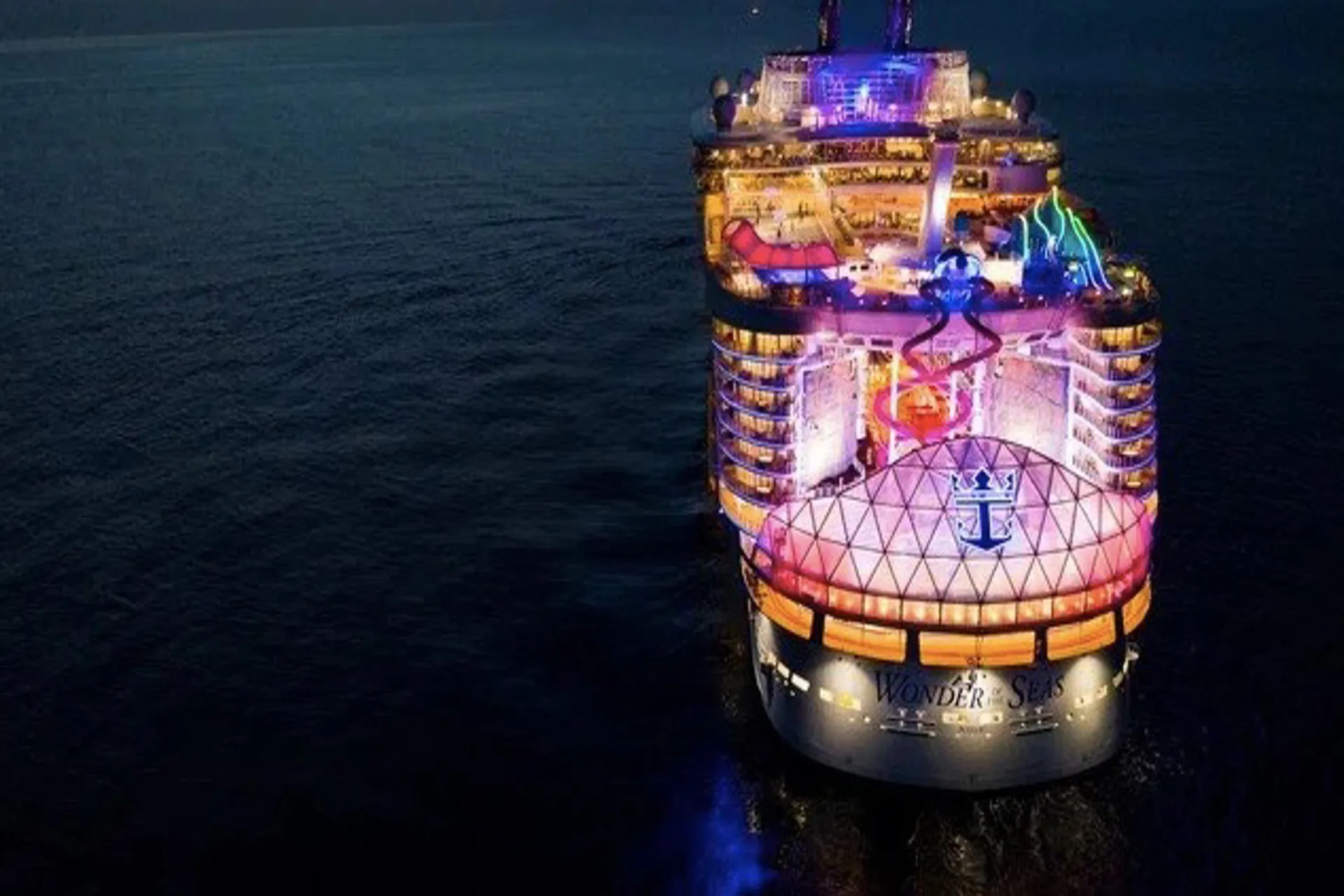 El crucero más grande del mundo partió en su ruta inaugural al Caribe El crucero más grande del mundo partió en su ruta inaugural al Caribe