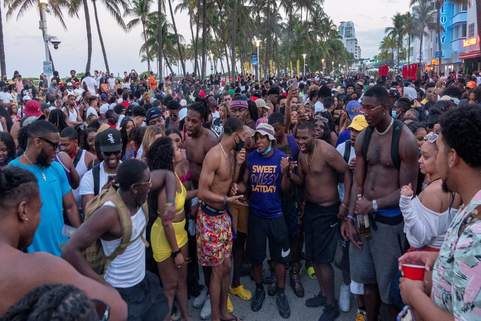 Miami Beach impone toque de queda por desmanes de spring breakers