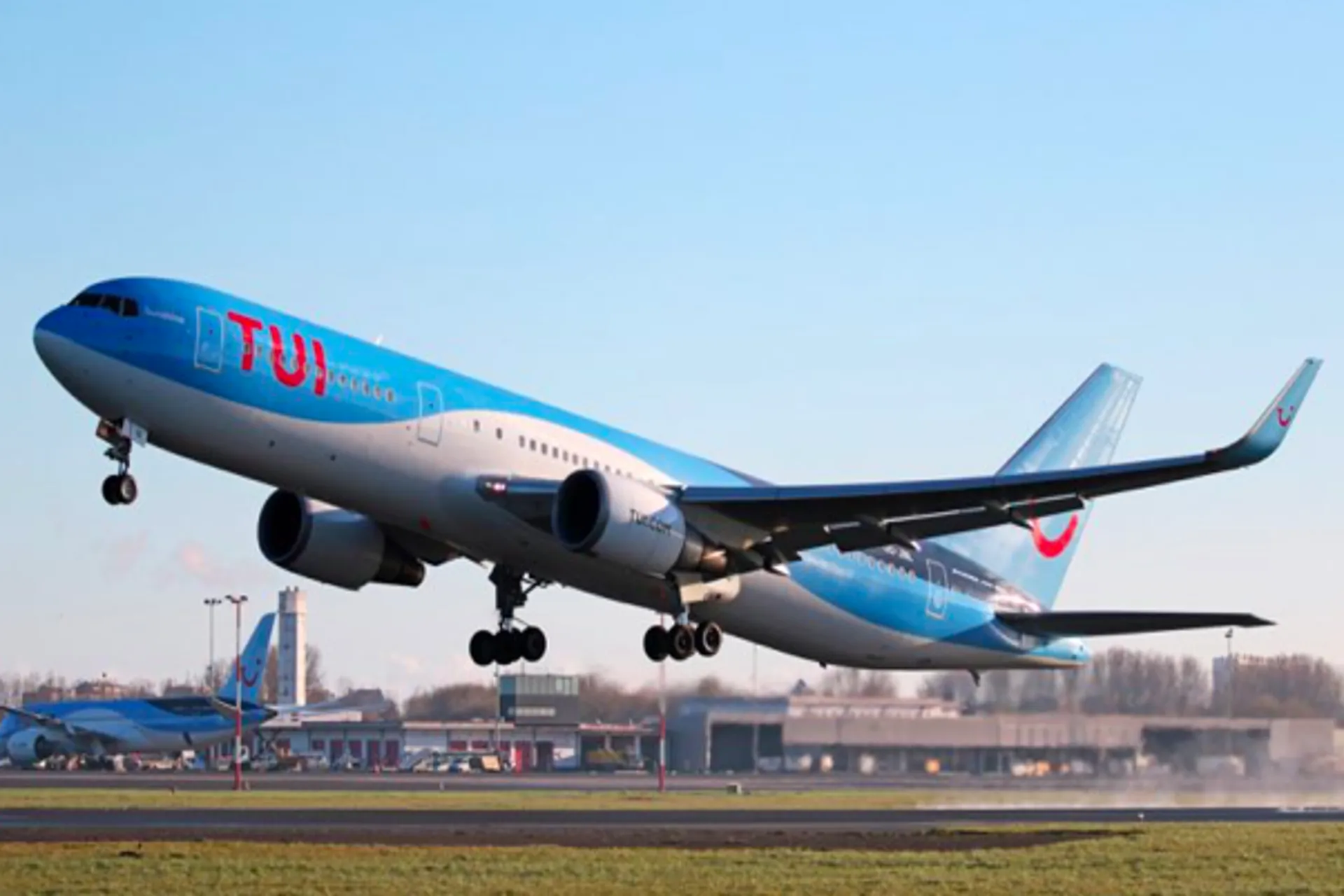 TUI cancela todos los viajes a España salvo Baleares