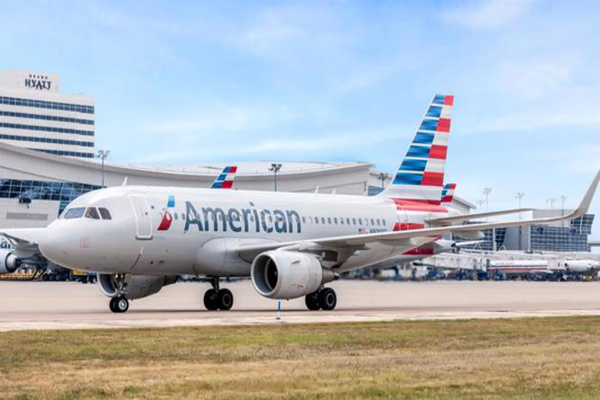 American Airlines amplía su asociación con Expedia Group