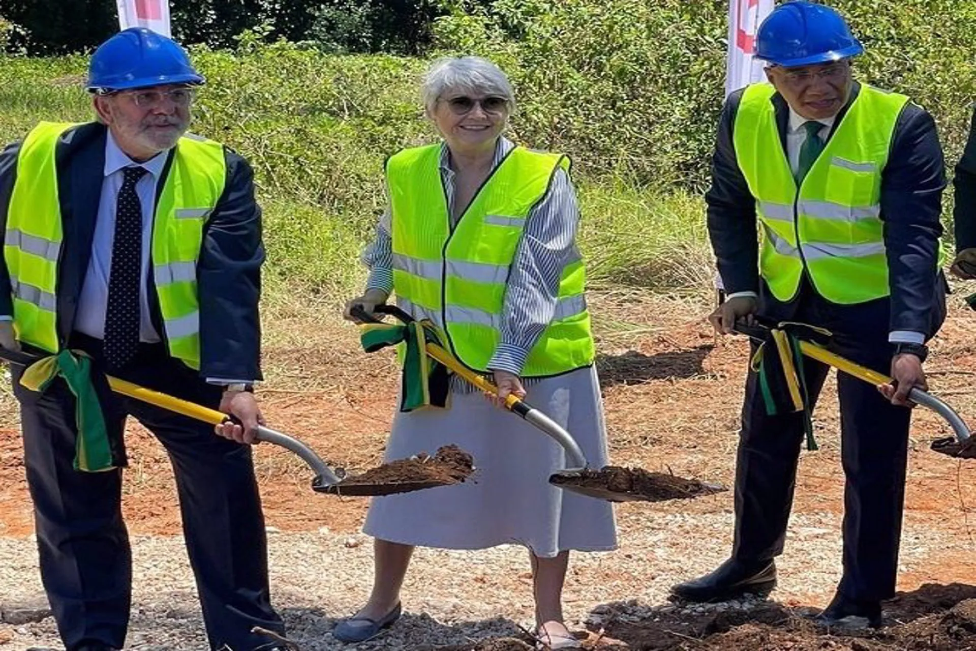 Carmen Riu pone la primera piedra de su nuevo hotel en Jamaica