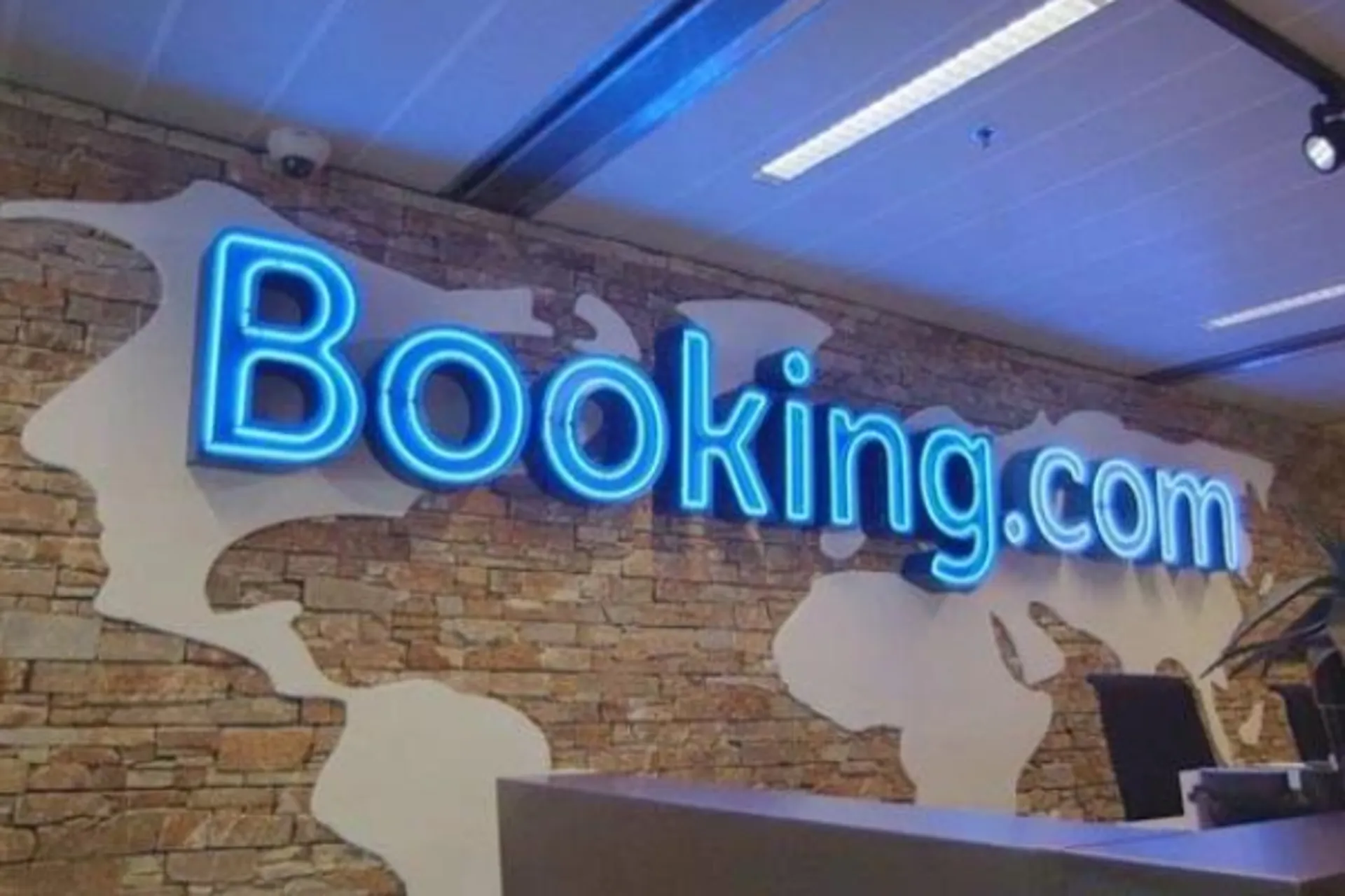 Booking Holdings batio su récord trimestral de reservas brutas