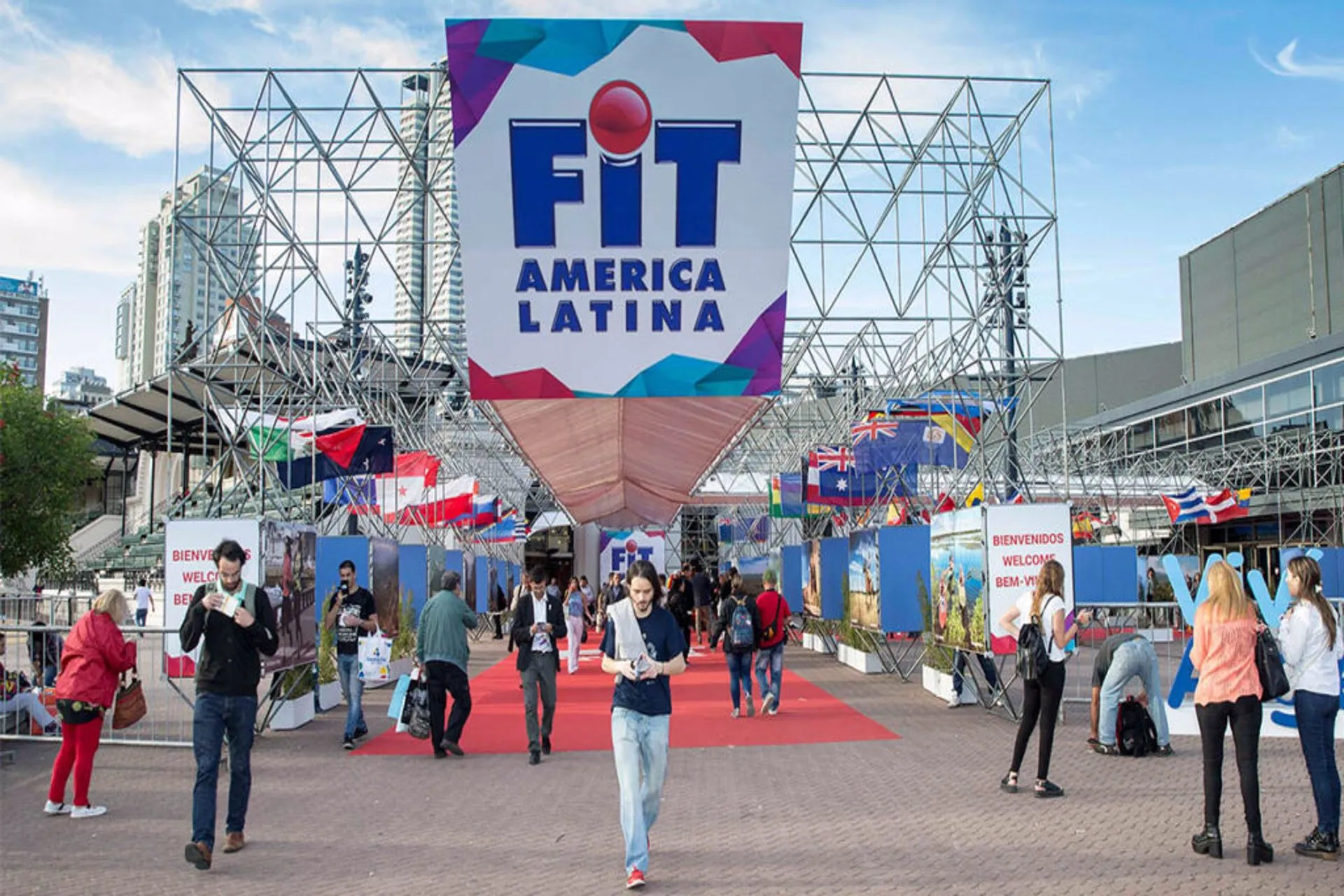 Sectur adjudica a CREA contrato de $13.1 millones