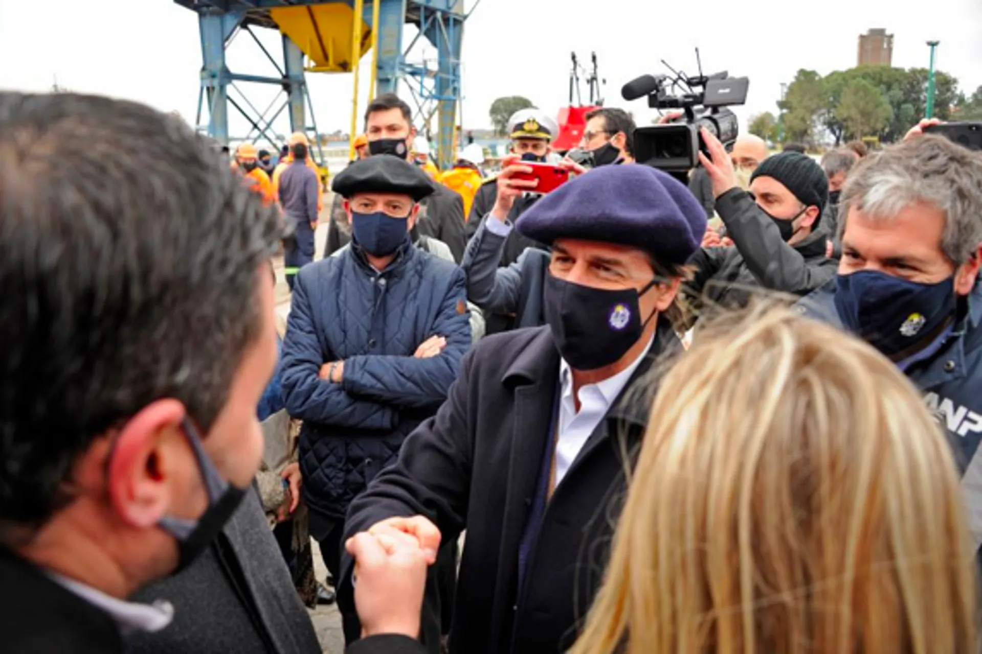 Uruguay "está lejos" de abrir la frontera con Argentina y Brasil