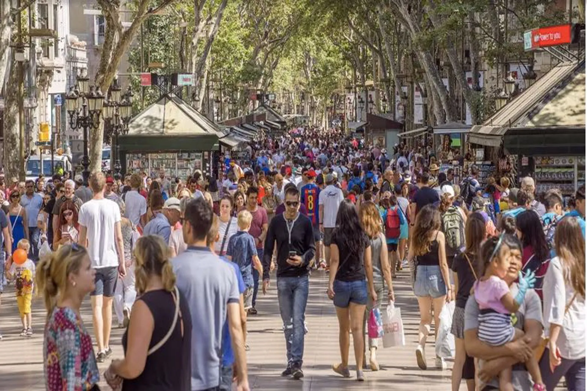 Por exceso de turismo Barcelona limita el tamaño de los grupos 
