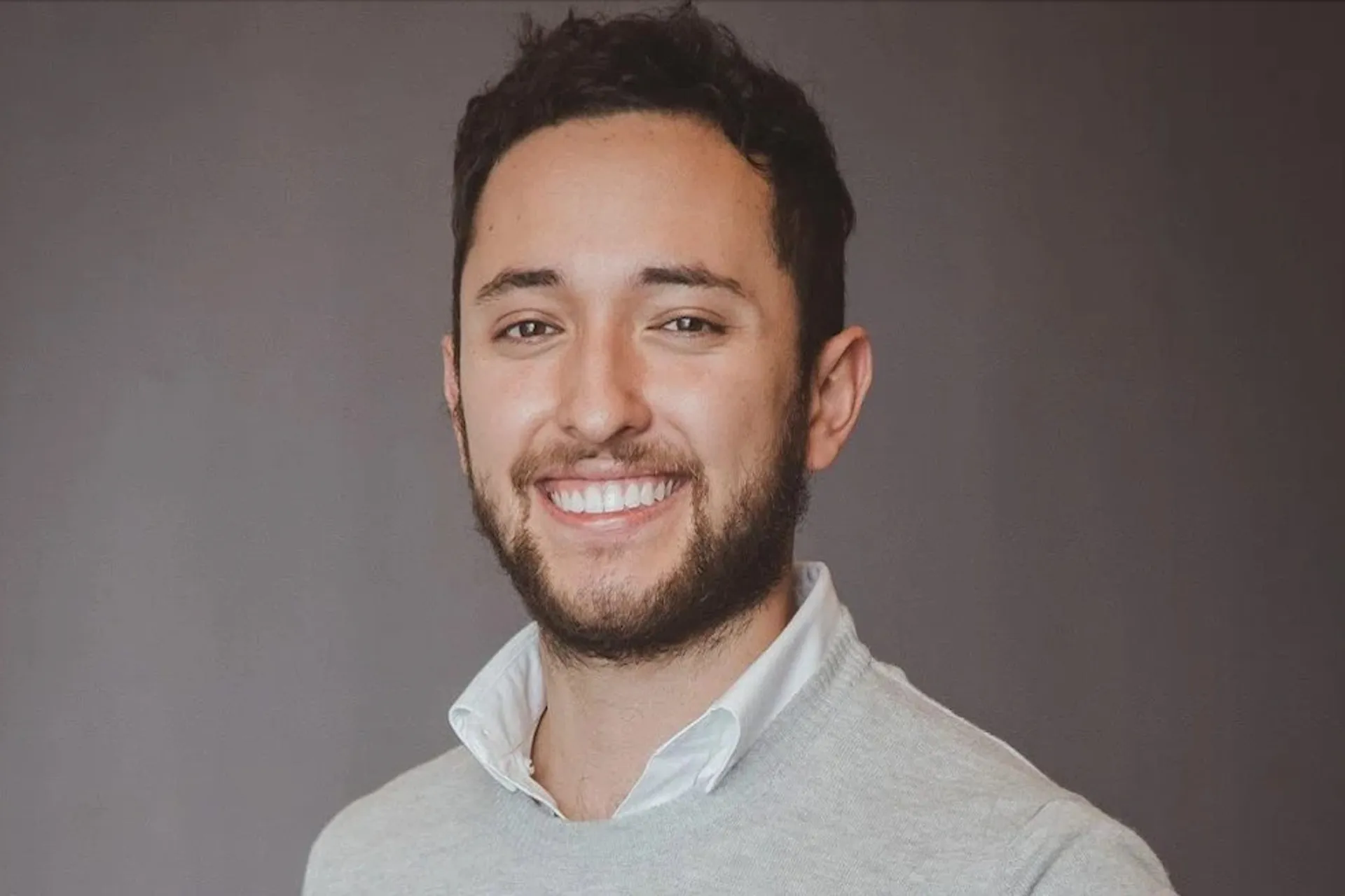 Con 22 años fundó una plataforma que usan hoteles en varios países