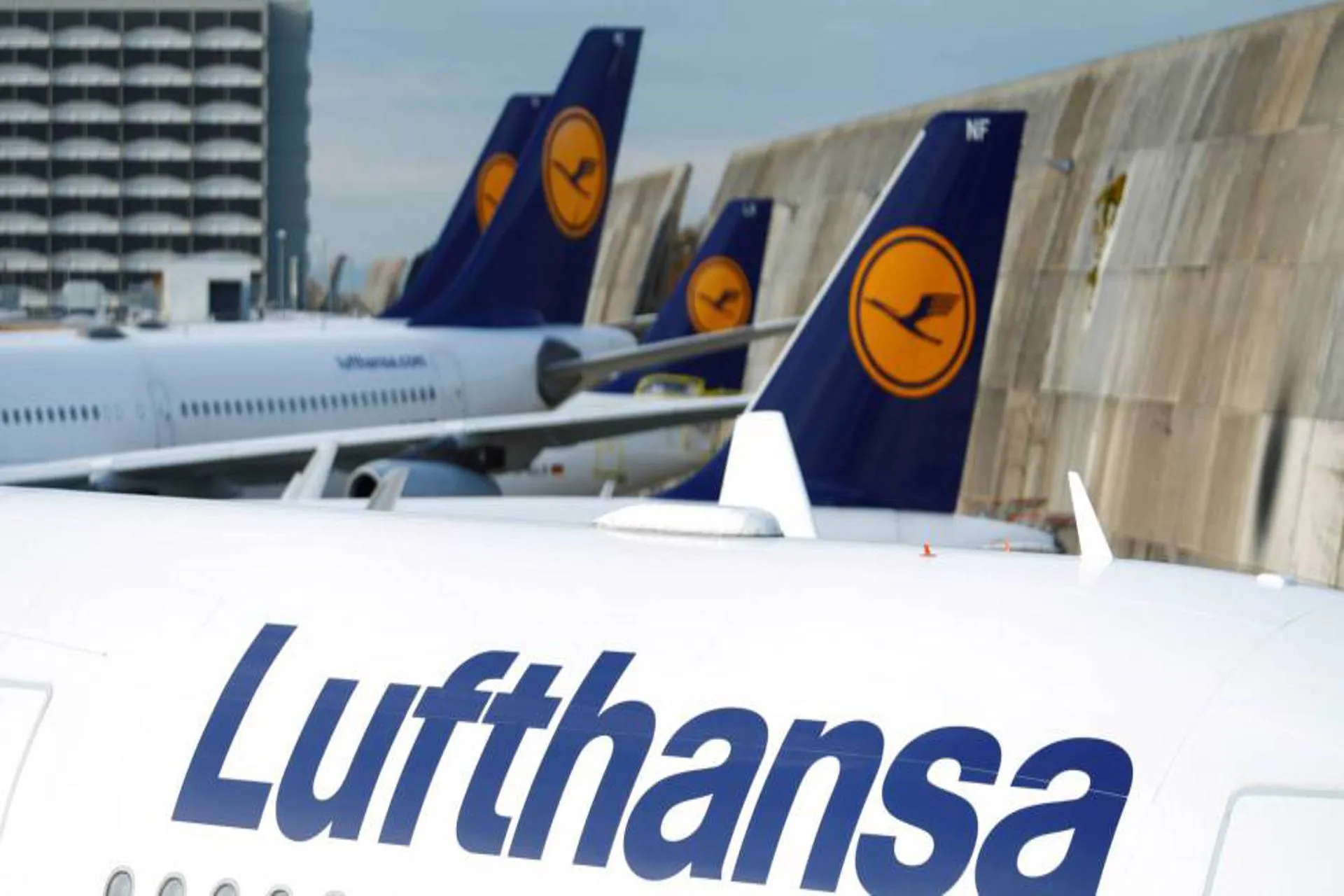 Otra carta de Lufthansa a su staff. Más recortes y 125 aviones parados