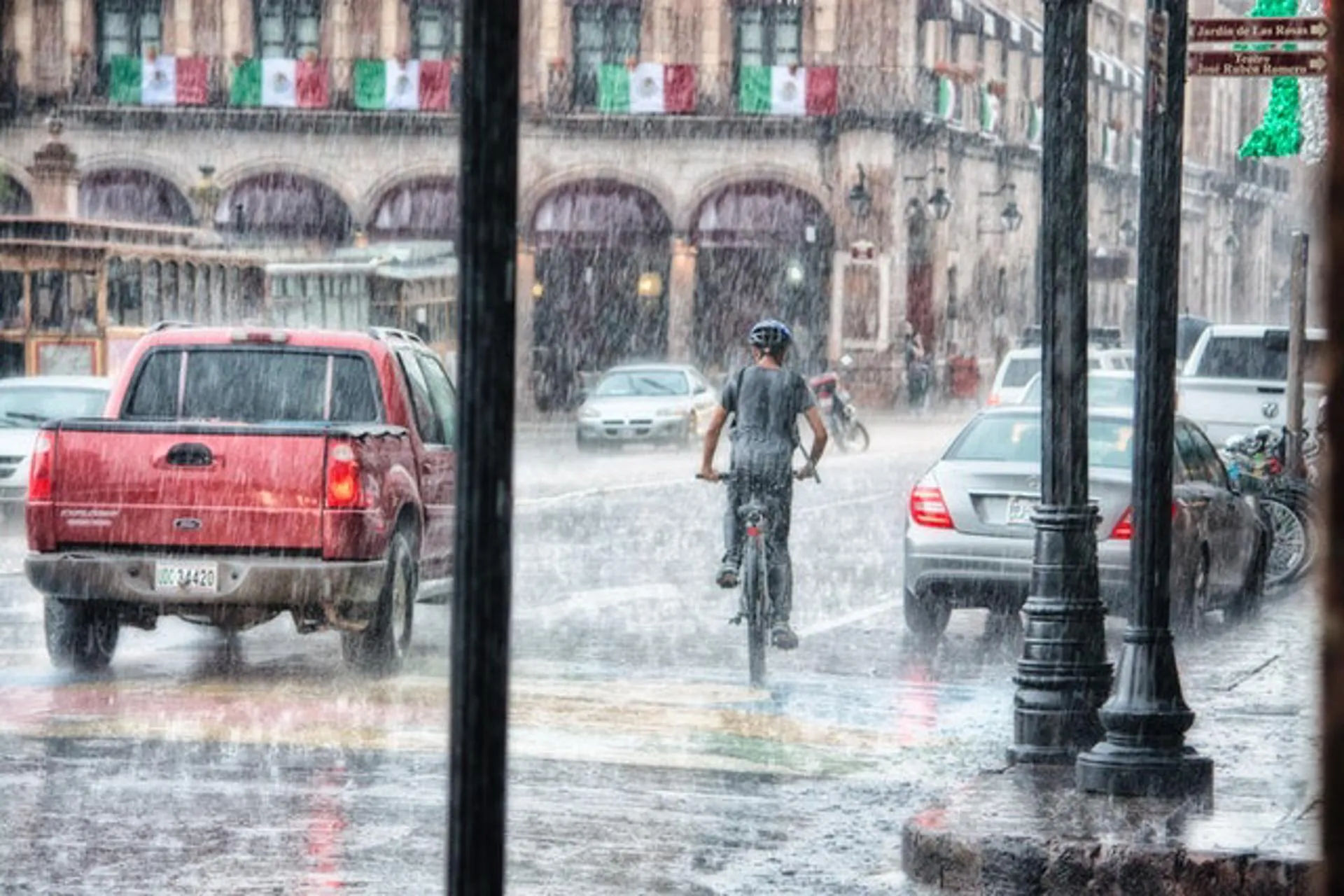 Con la llegada de Zeta, Quintana Roo soporta su tercer lluvia huracanada en 22 días