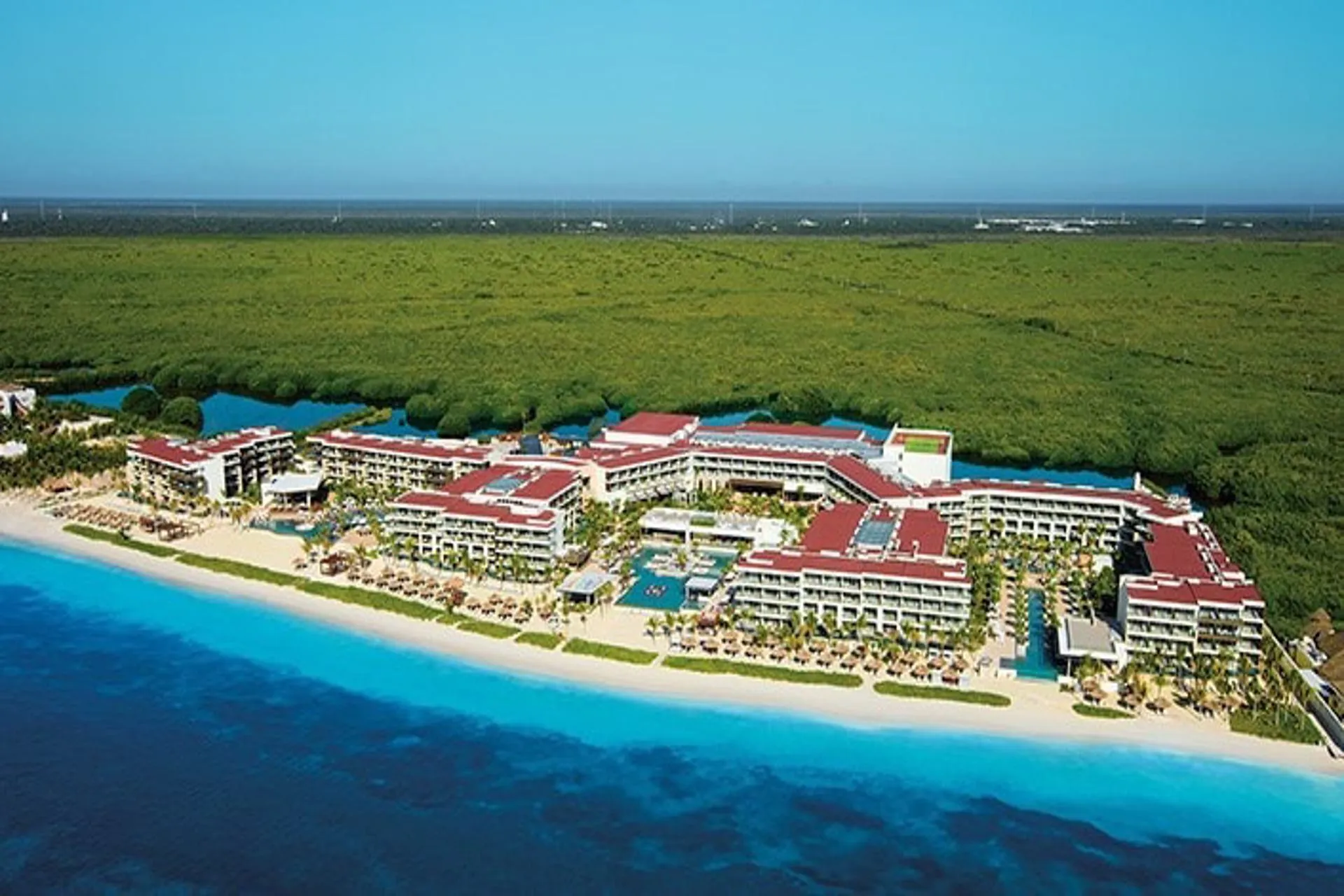 AMResorts abre un nuevo complejo en Cancún con su marca Secrets 