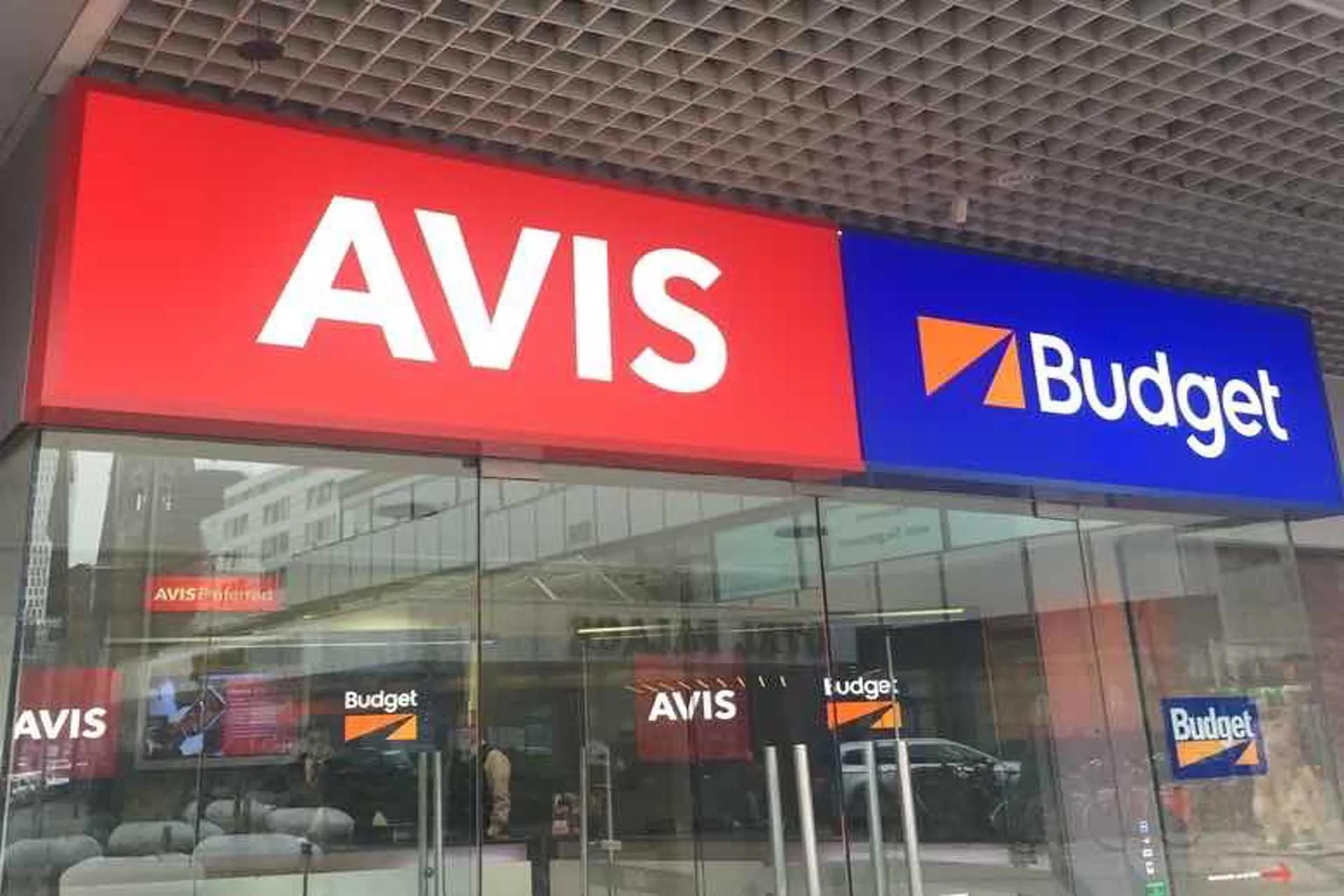 Avis Budget Group reporta ganancias positivas en el 3Q