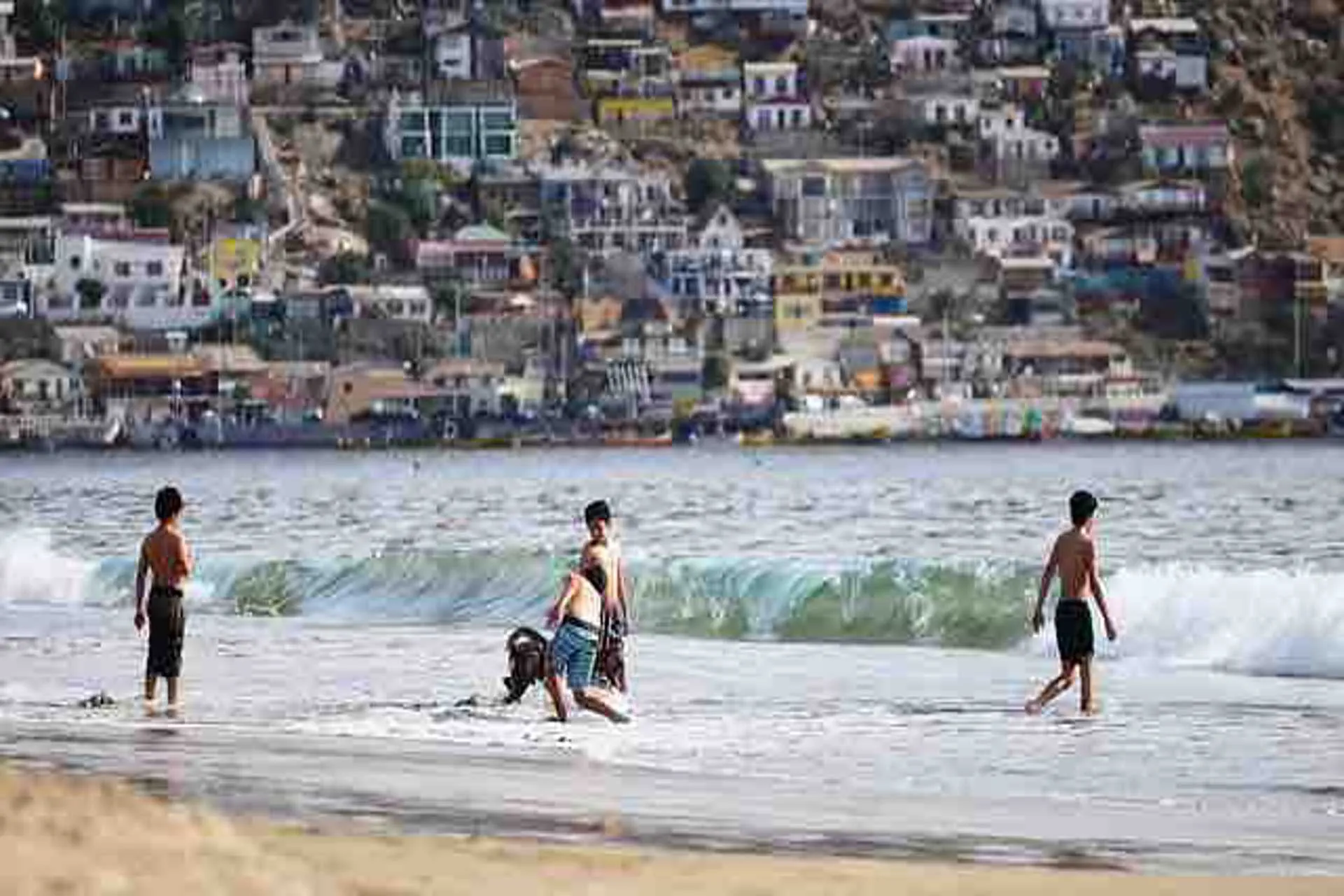 Chile anuncia un protocolo para abrir fronteras al turismo