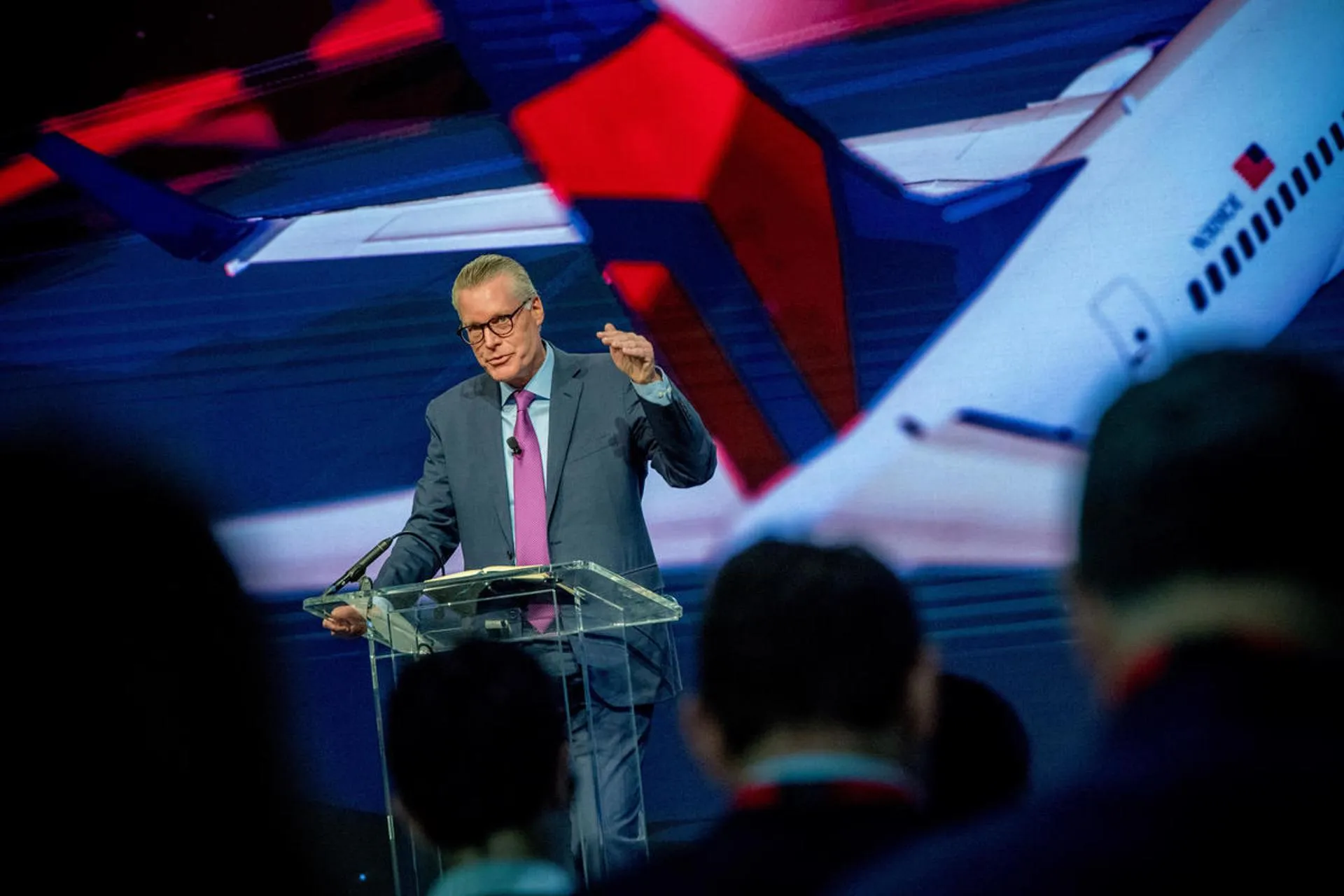 CEO de Delta no ve crisis, y dice que los viajes son "contracíclicos"