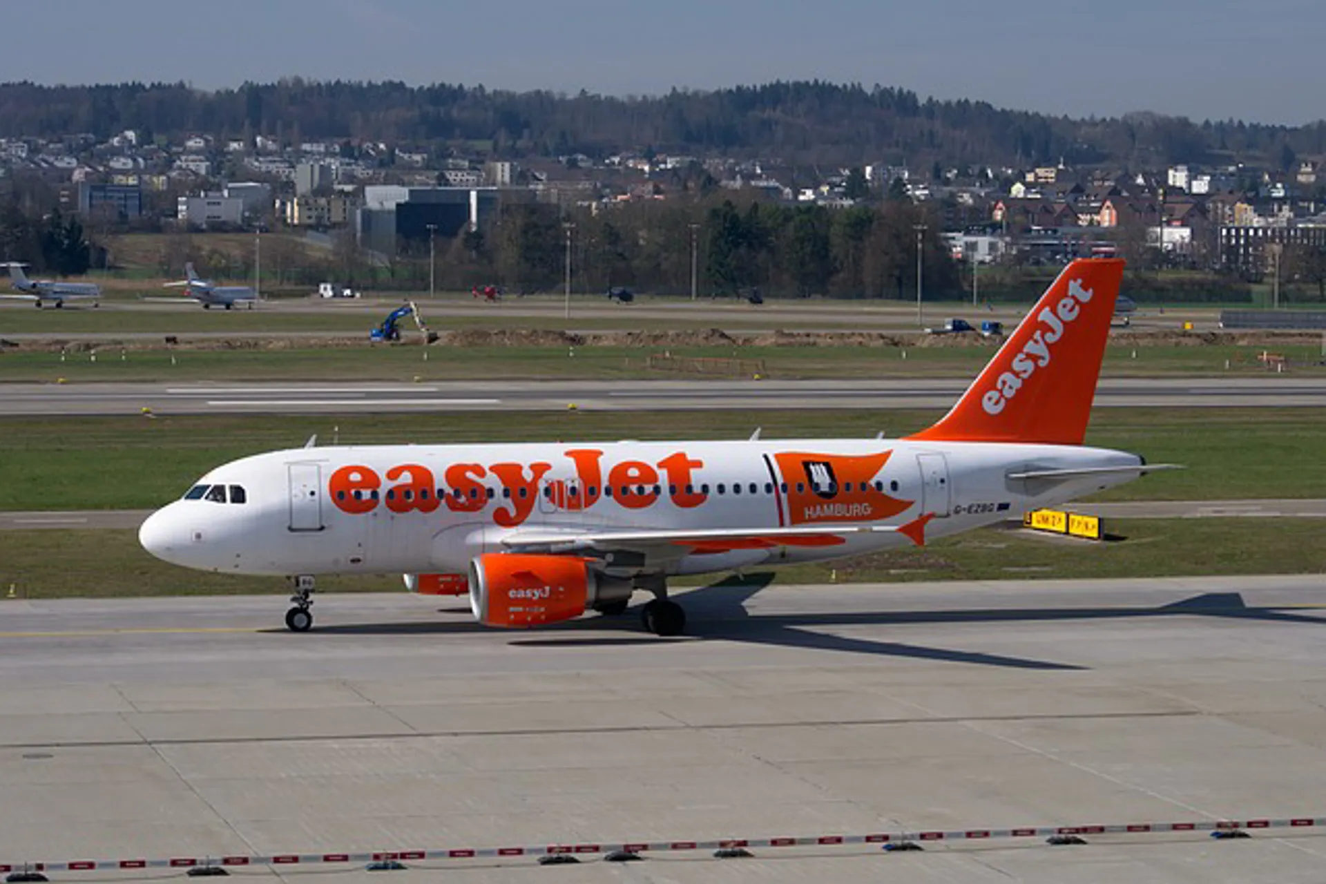 IAG la dueña de Iberia está interesada en comprar Easyjet