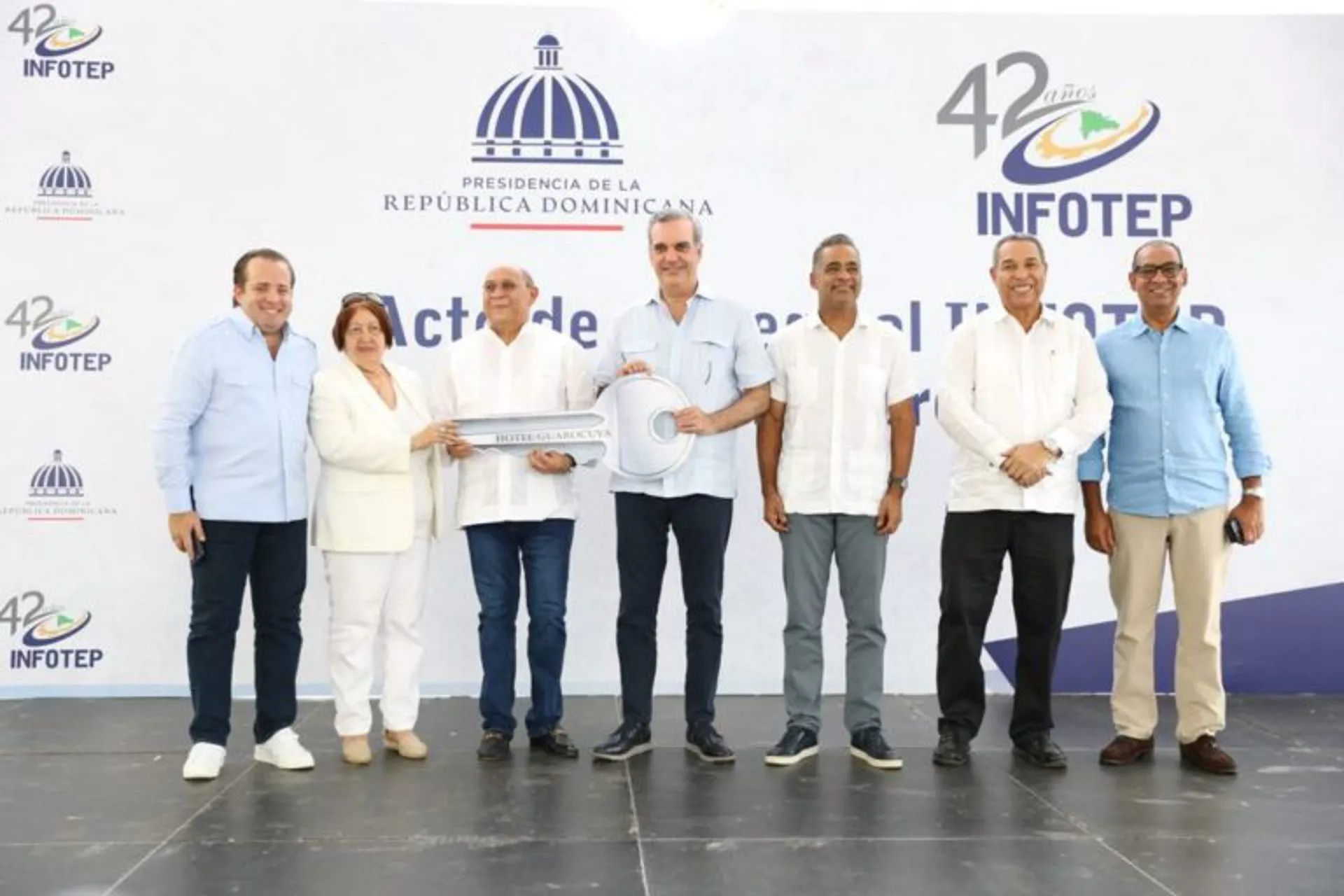 RD: Abinader cede un hotel y arma un centro de formación turística