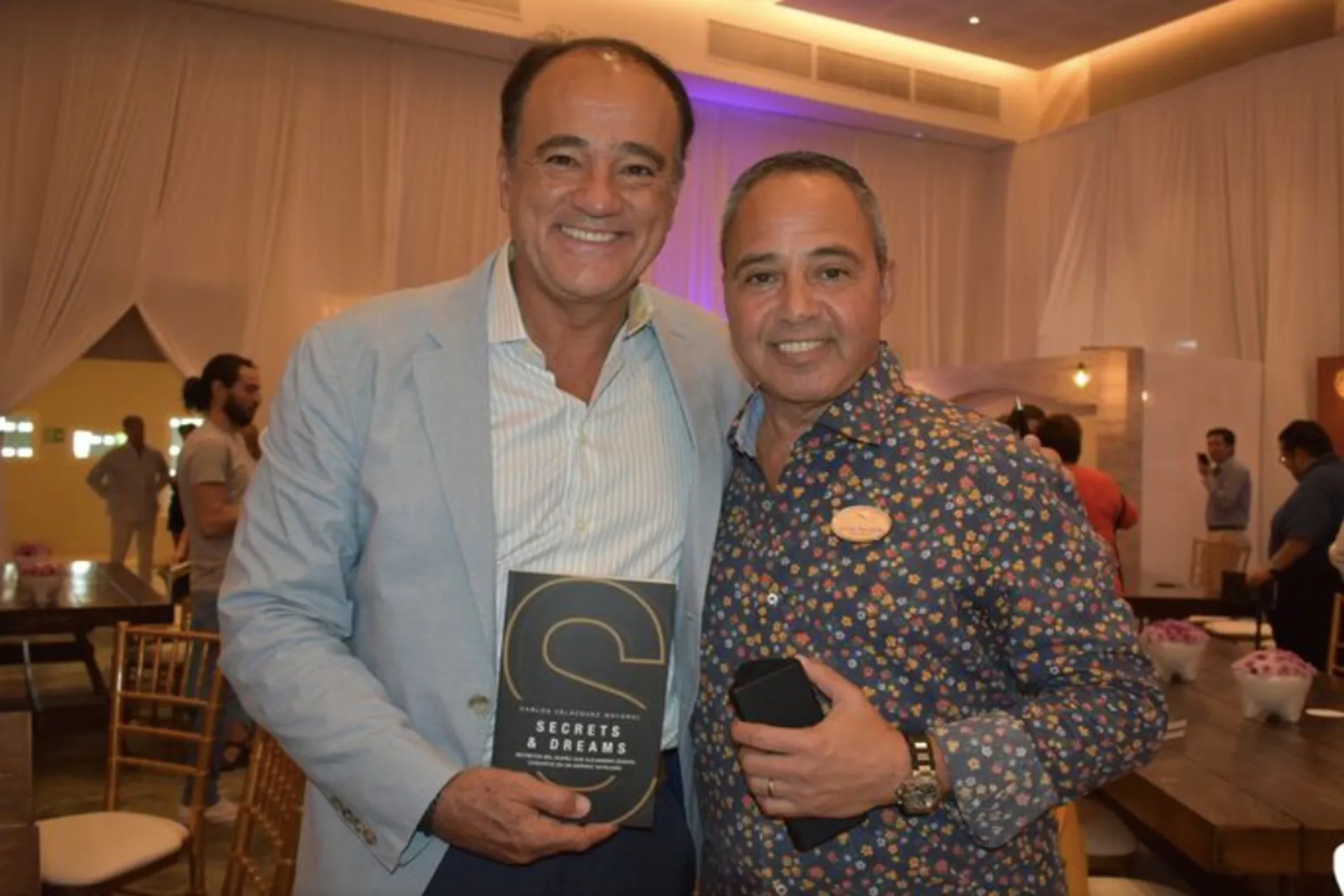 Alex Zozaya presentó su libro autobiográfico Secrets&Dreams